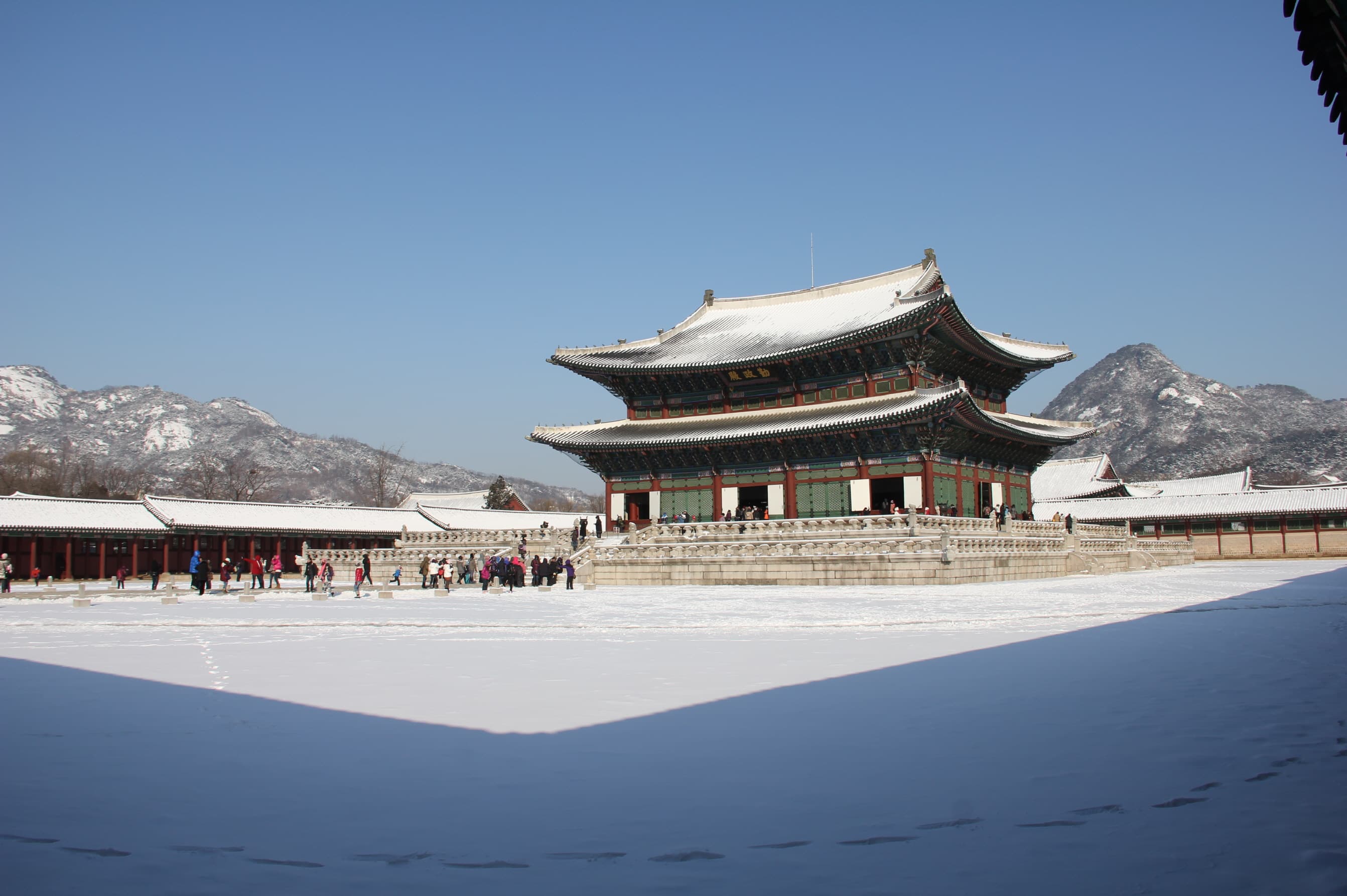 경복궁 — 경복궁 근정전 설경(2012.2.1 촬영, 문화재청)