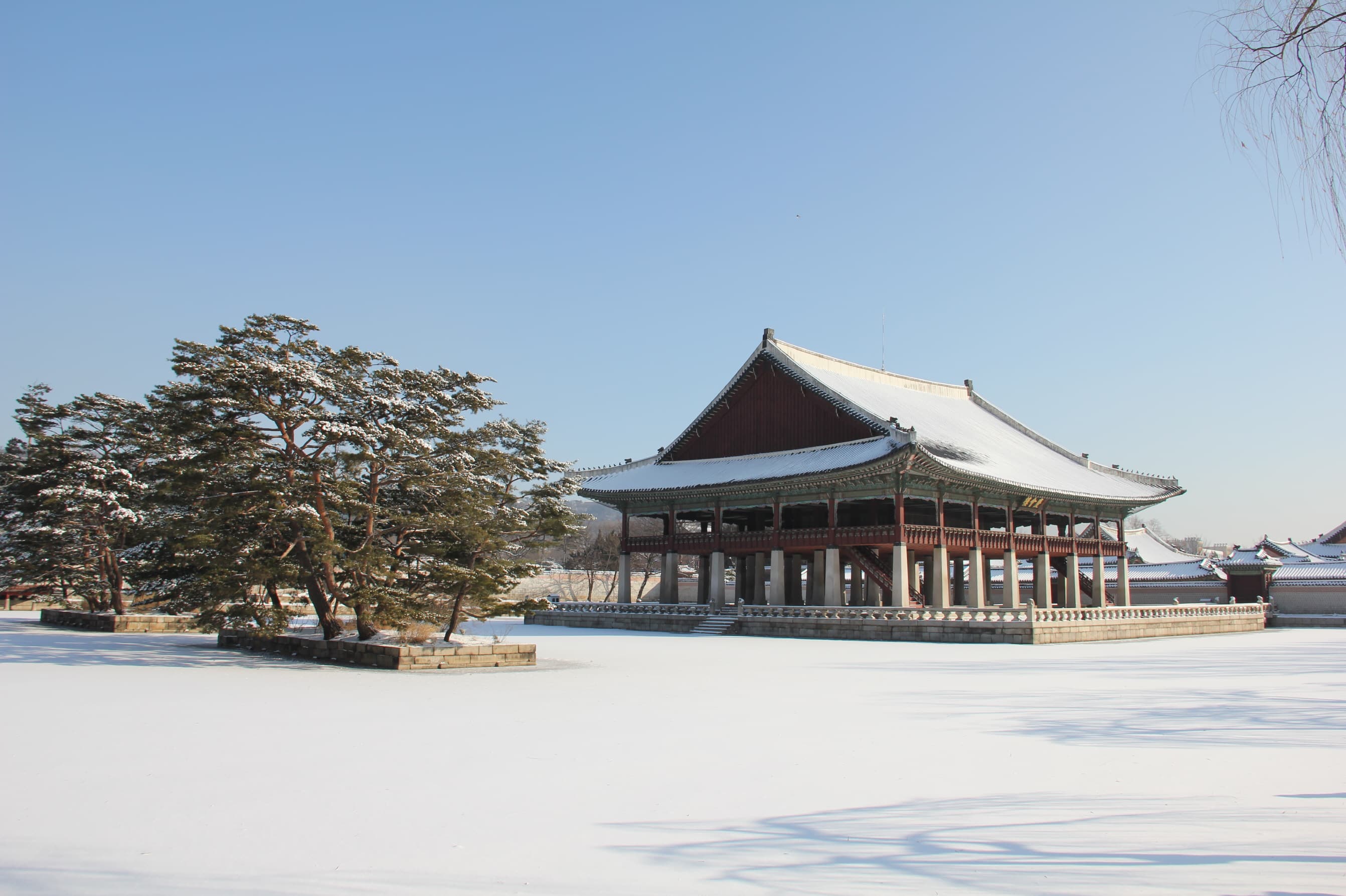 경복궁 — 경복궁 경회루 설경(2012.2.1 촬영, 문화재청)