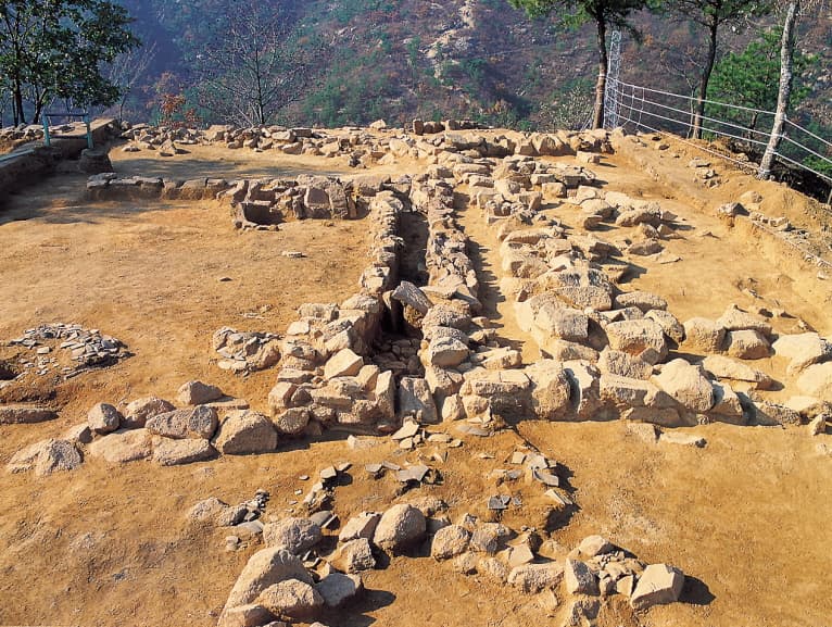 아차산 일대 보루군 — 아차산 일대 보루군- 아차산 4보루 온돌 전경