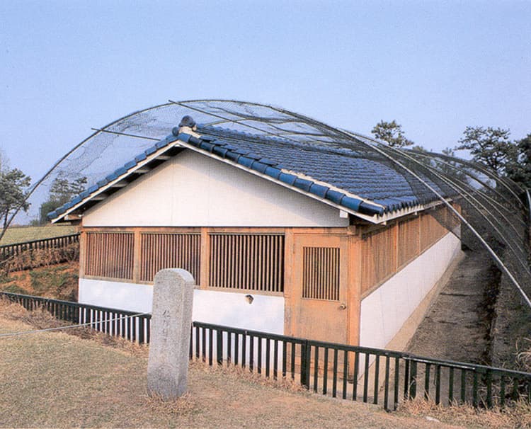 인천 경서동 녹청자 요지 — 인천경서동녹청자도요지유구보호각
