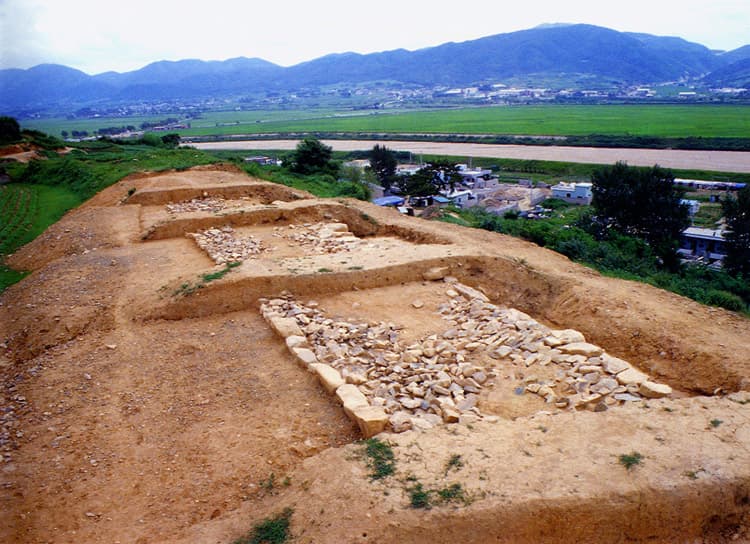 울산 경상좌도병영성 — 노출된성벽하부모습(동문지주변,85발굴)