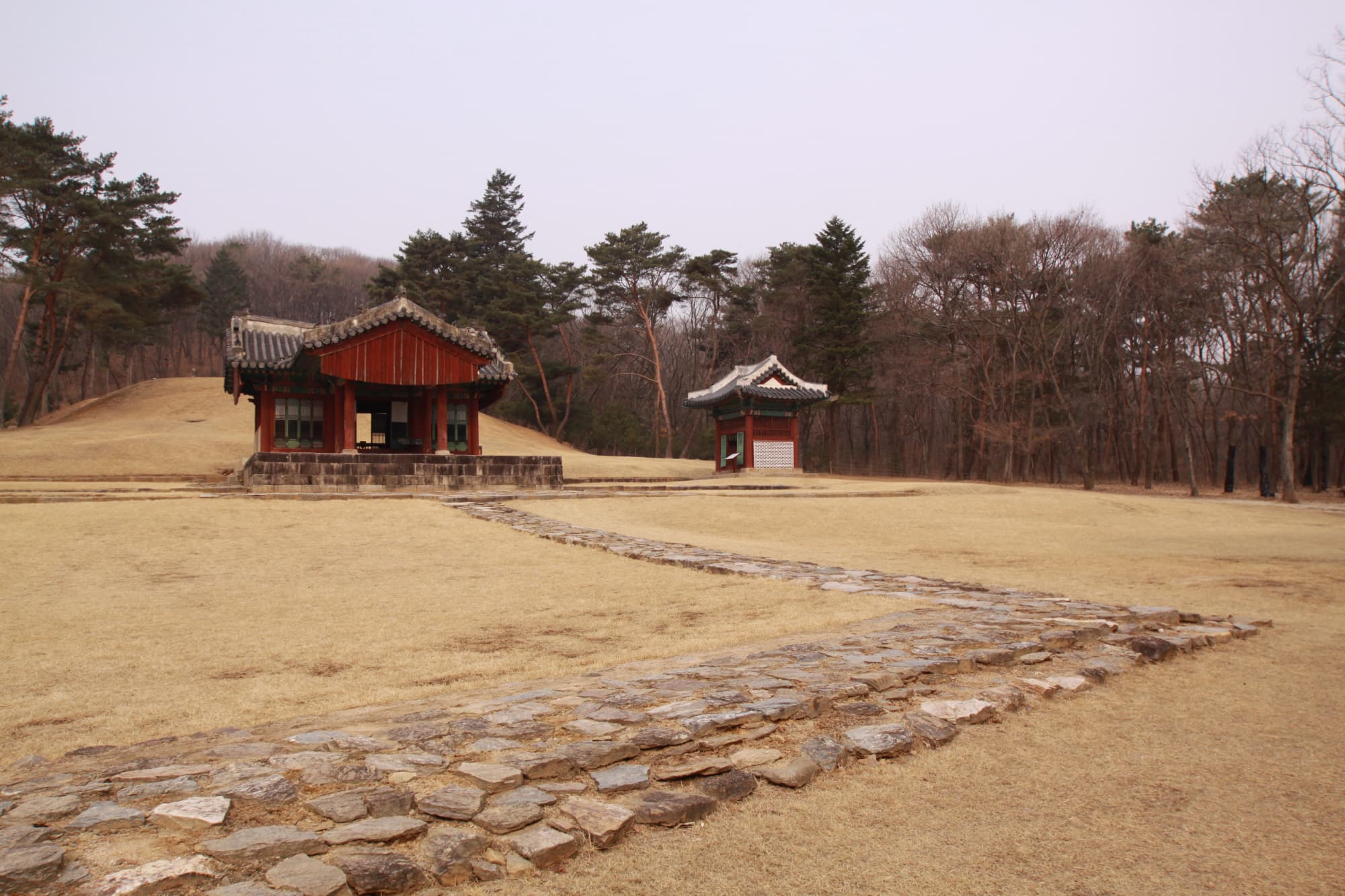 파주 삼릉 — 공릉 전경(2012.03.22.촬영, 파주삼릉관리소)