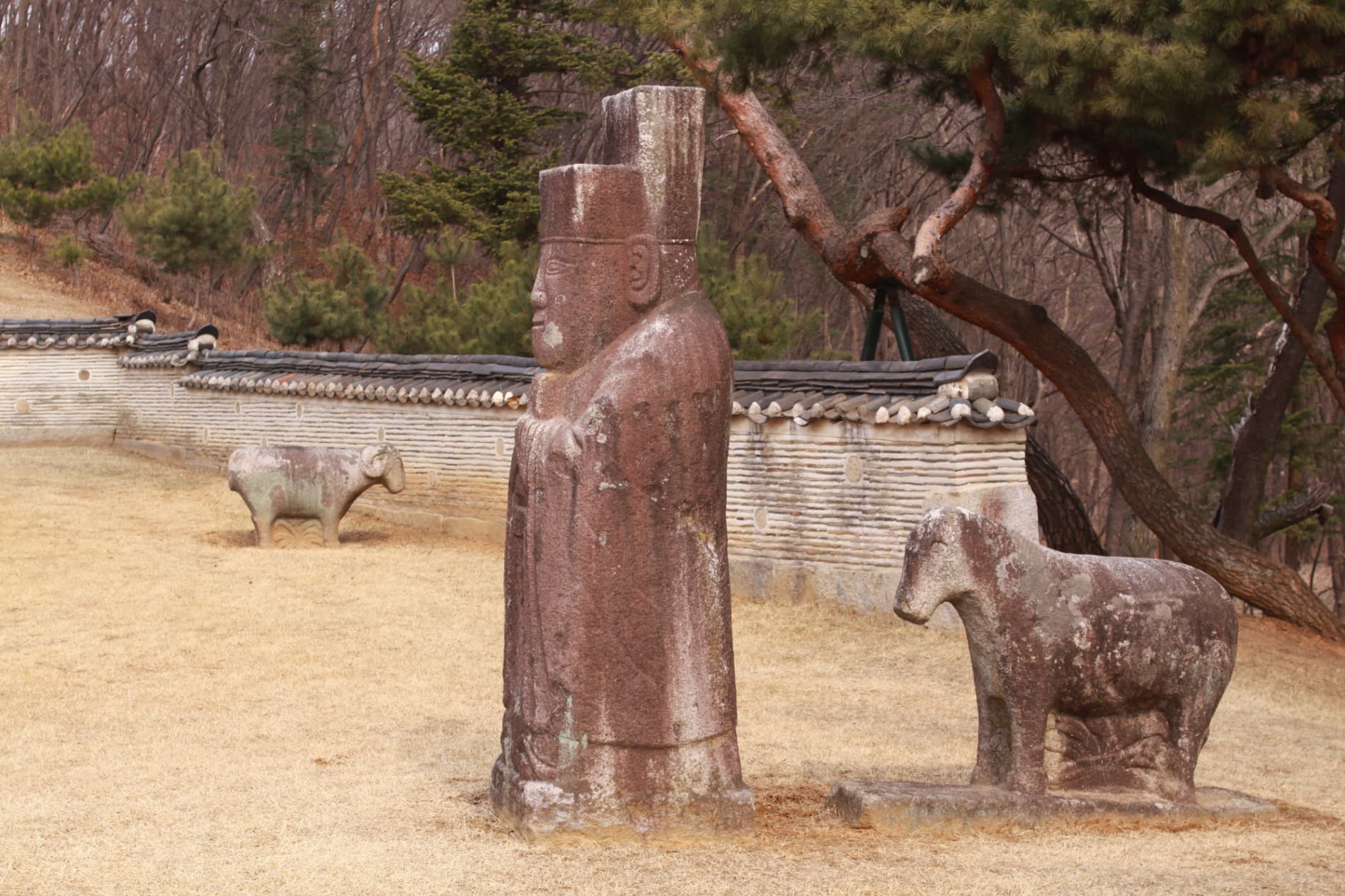 파주 삼릉 — 공릉 석인, 석수(2012.03.22.촬영, 파주삼릉관리소)