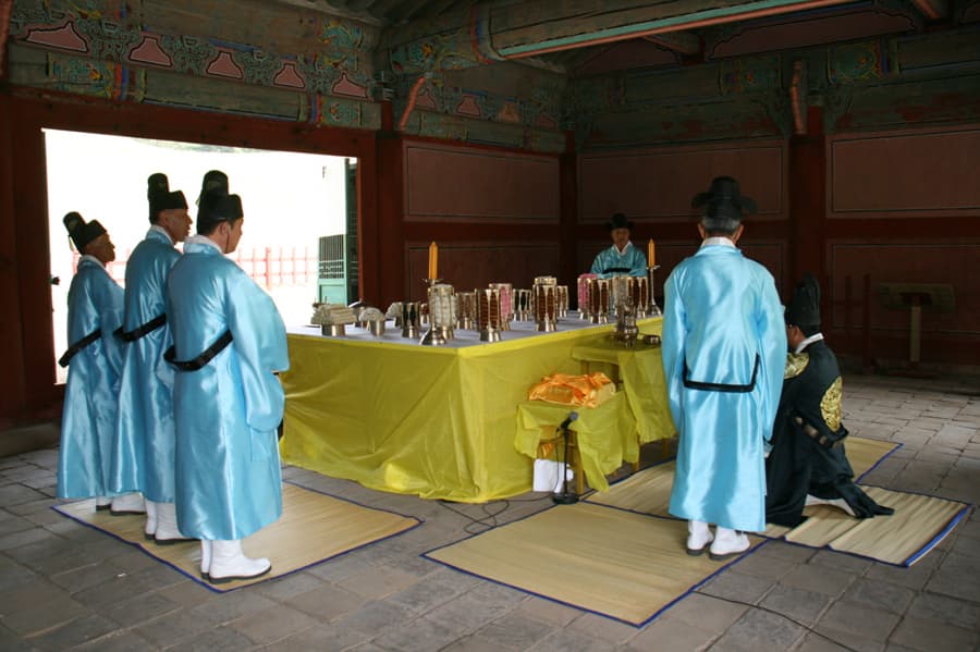 화성 융릉과 건릉 — 건릉 제향 준비