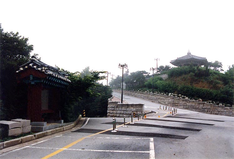 파주 오두산성 — 통일전망대진입로