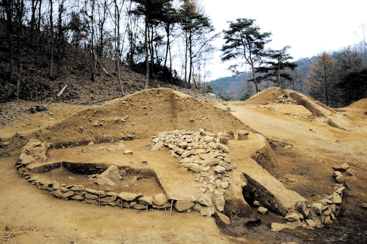 충주 루암리 고분군 — 가-45,50호분 전경