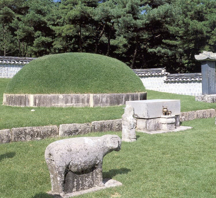 아산 이충무공묘 — 묘역근경