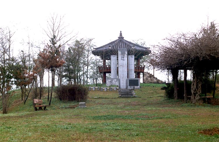 부안 백산성 — 정상부의동학혁명창의비