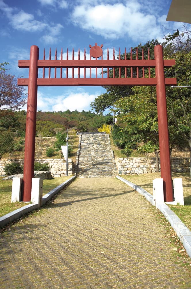 여수 충민사 — 여수 충민사 - 홍살문