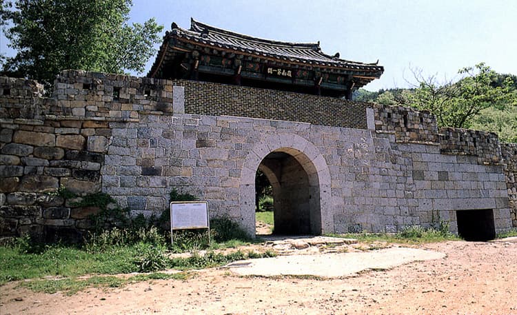 칠곡 가산산성 — 남문