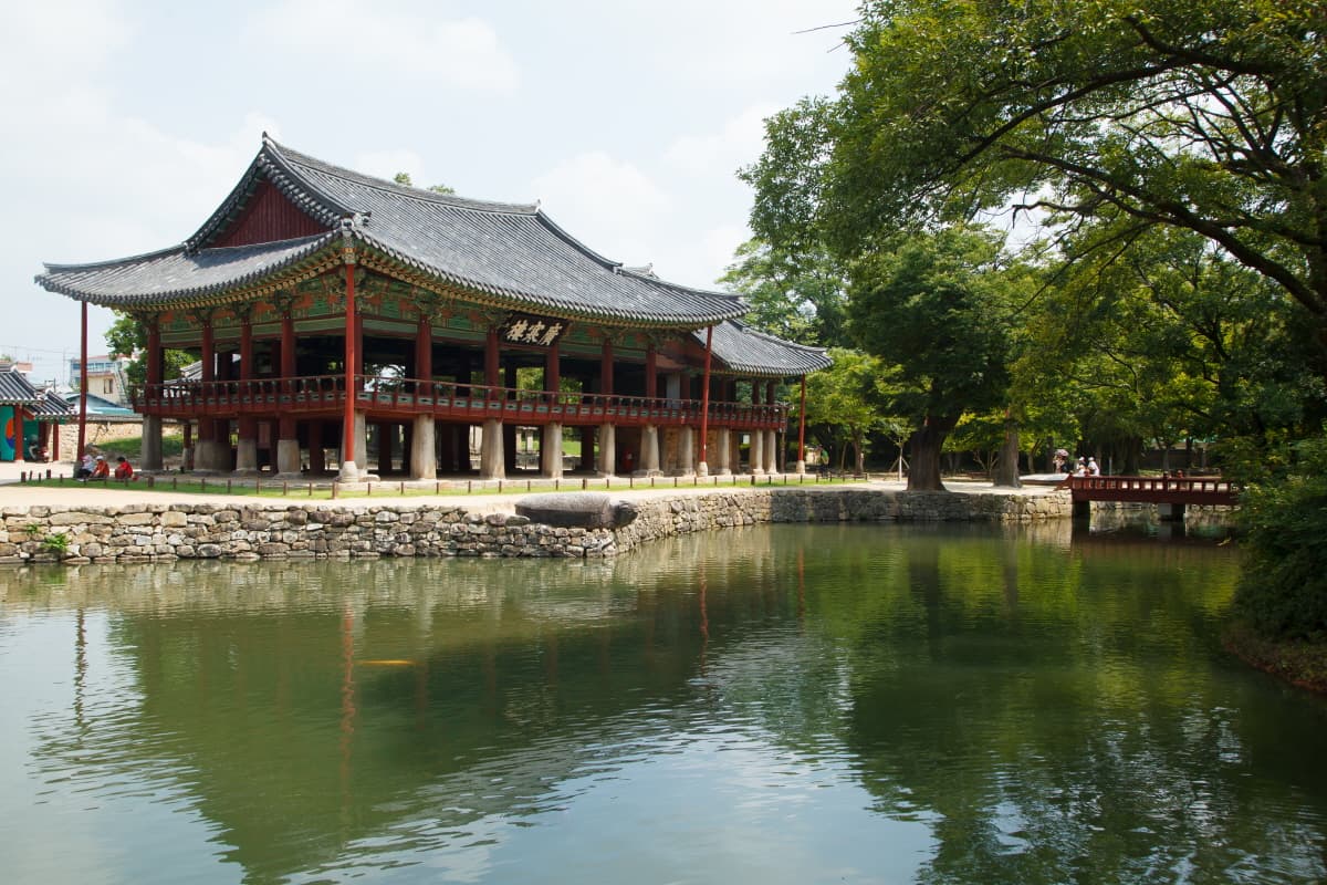 광한루원 — 광한루 전면 연지
