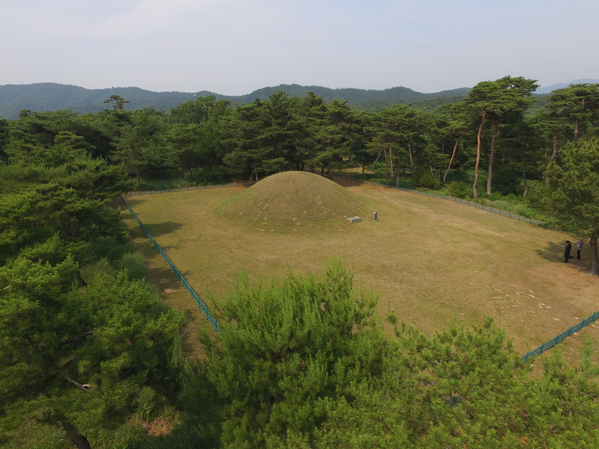 경주 효소왕릉 — 경주 효소왕릉 남서쪽상공(북동쪽으로 조망) (고도보존육성과, 2017)