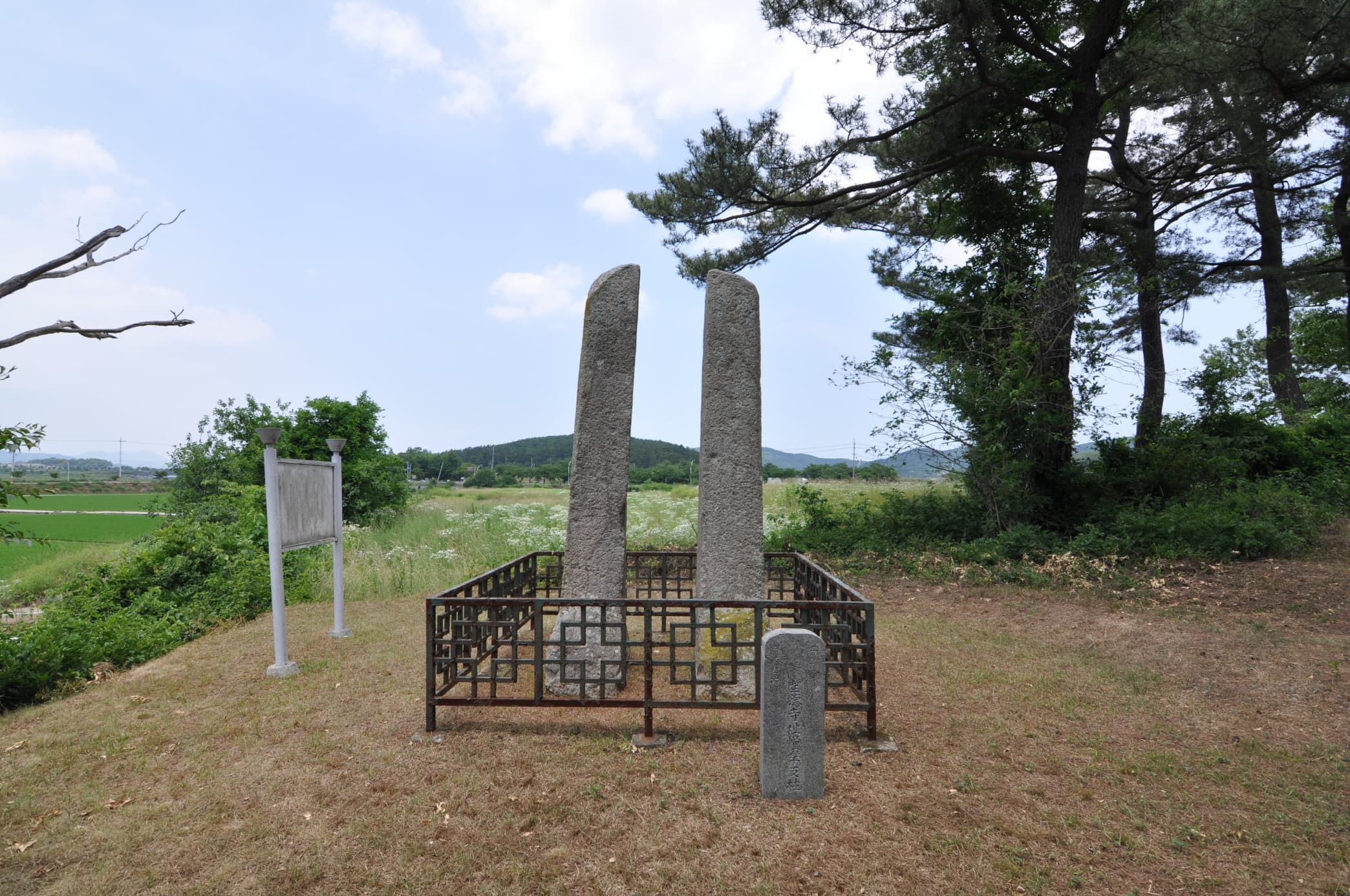 경주 망덕사지 — 경주 망덕사지 남서쪽(보물 경주망덕사지 당간지주) (고도보존육성과, 2017)