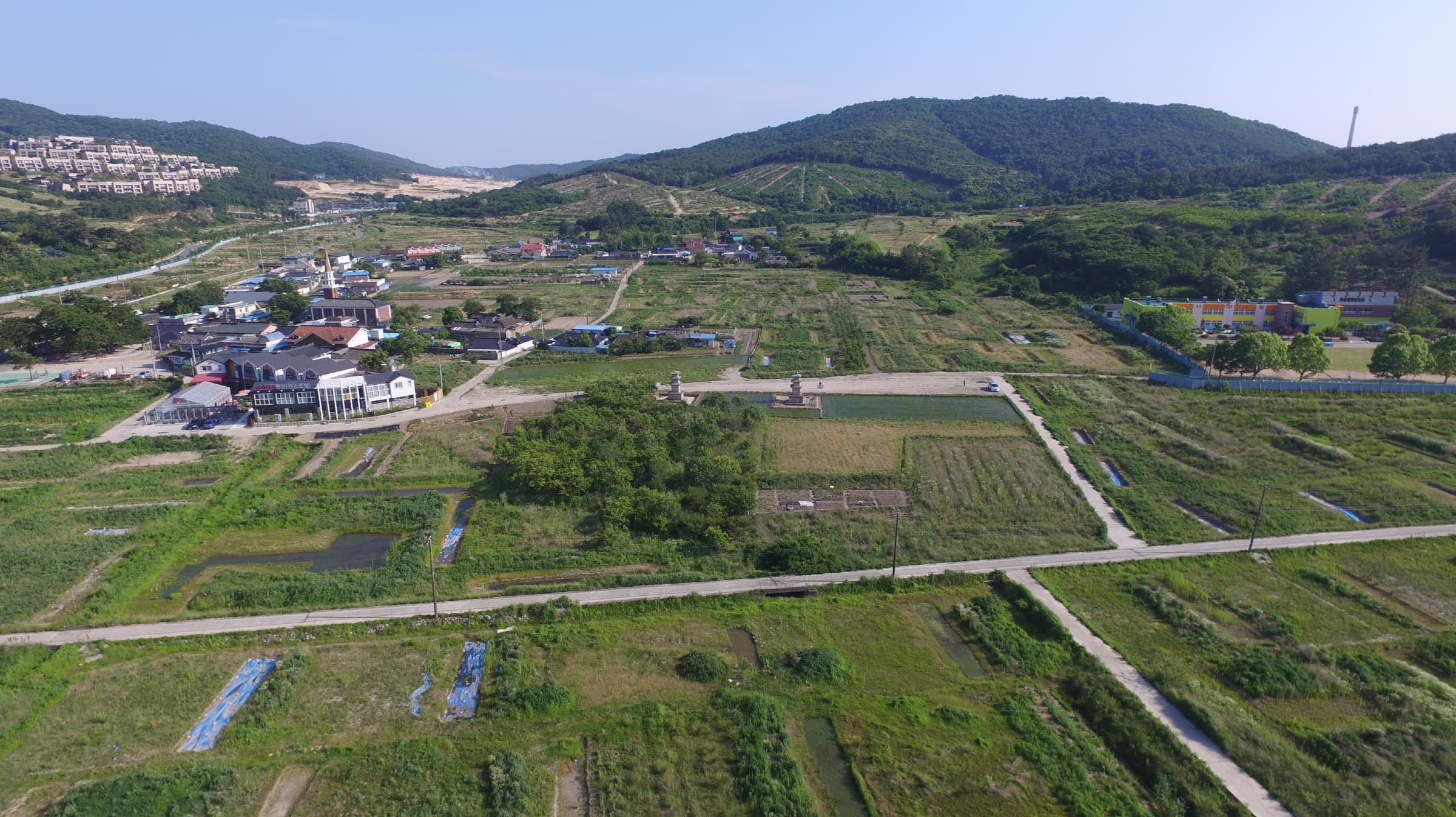 경주 천군동 사지 — 경주 천군동 사지 북쪽상공(남쪽으로 조망) (고도보존육성과, 2017)