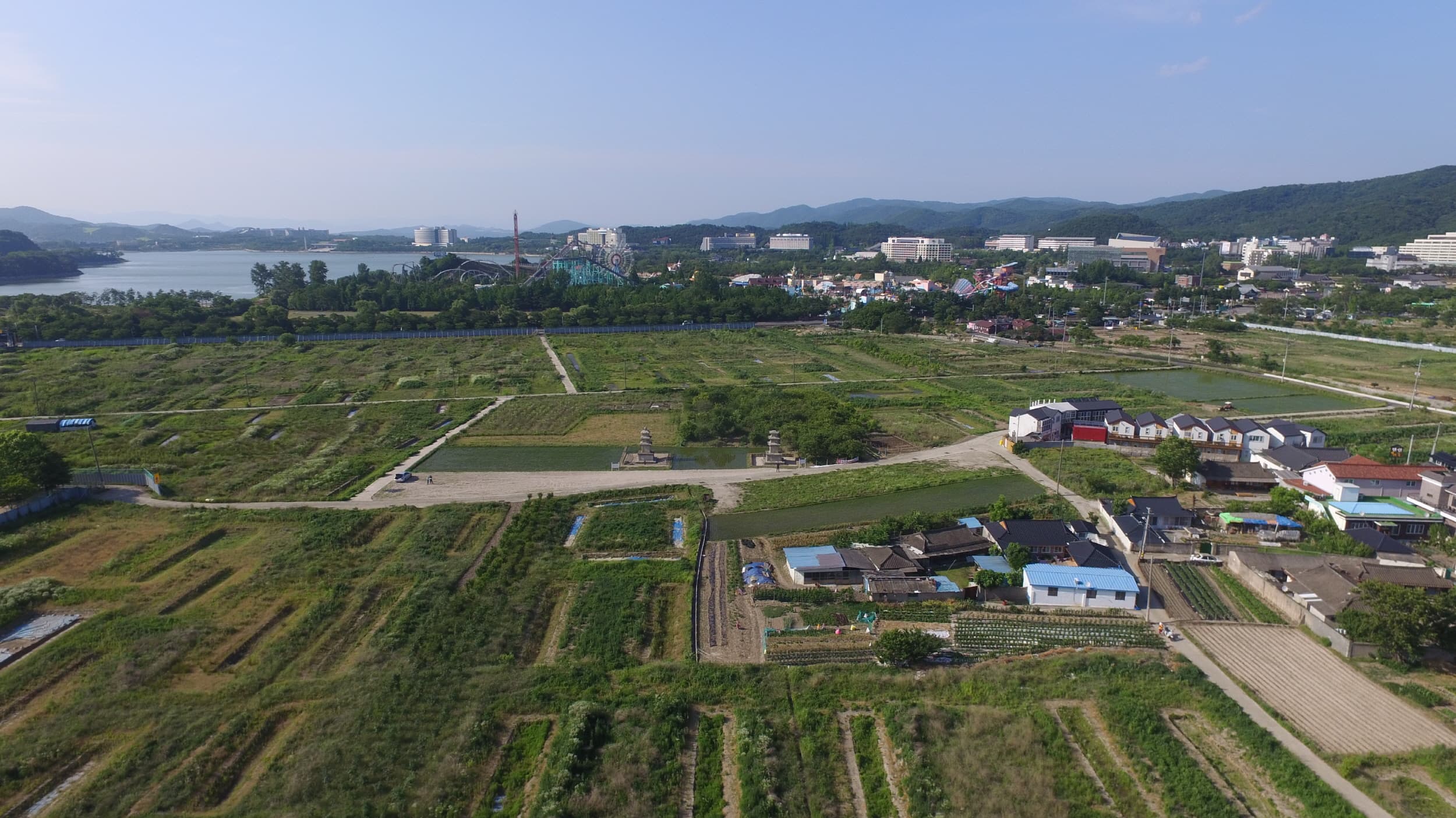 경주 천군동 사지 — 경주 천군동 사지 남쪽상공(북쪽으로 조망) (고도보존육성과, 2017)