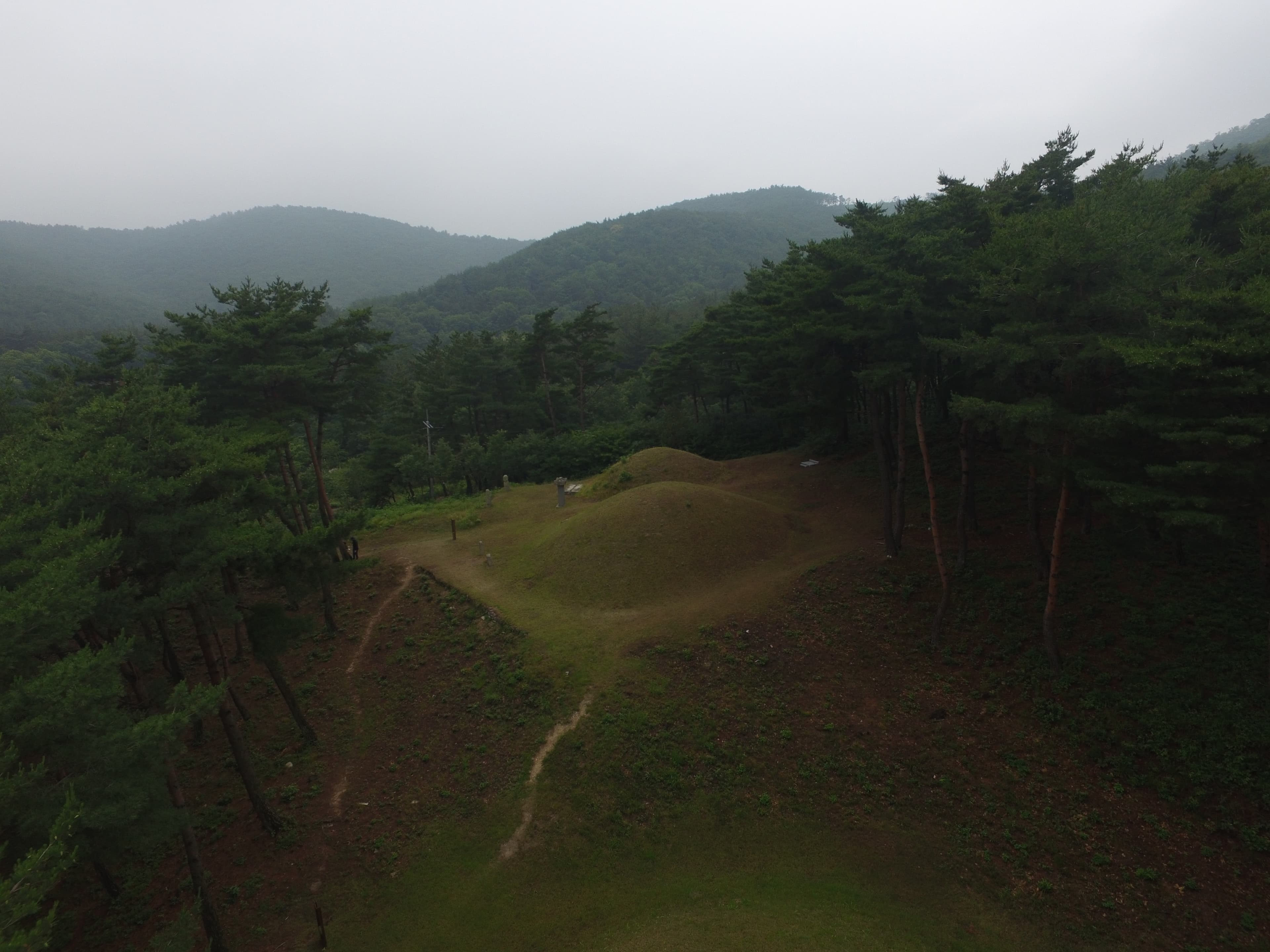 경주 문성왕릉 — 경주 문성왕릉 동쪽상공(서쪽으로 조망) (고도보존육성과, 2017)