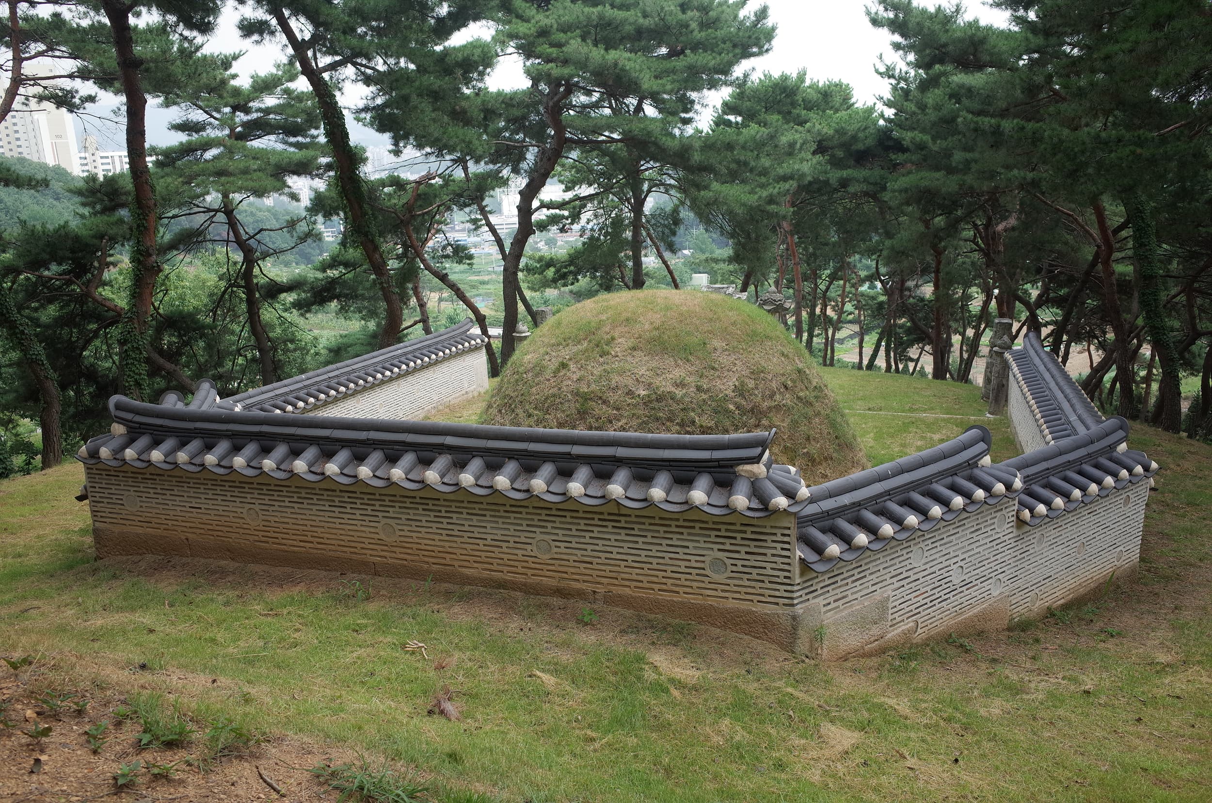 남양주 영빈묘 — 남양주 영빈묘_곡장