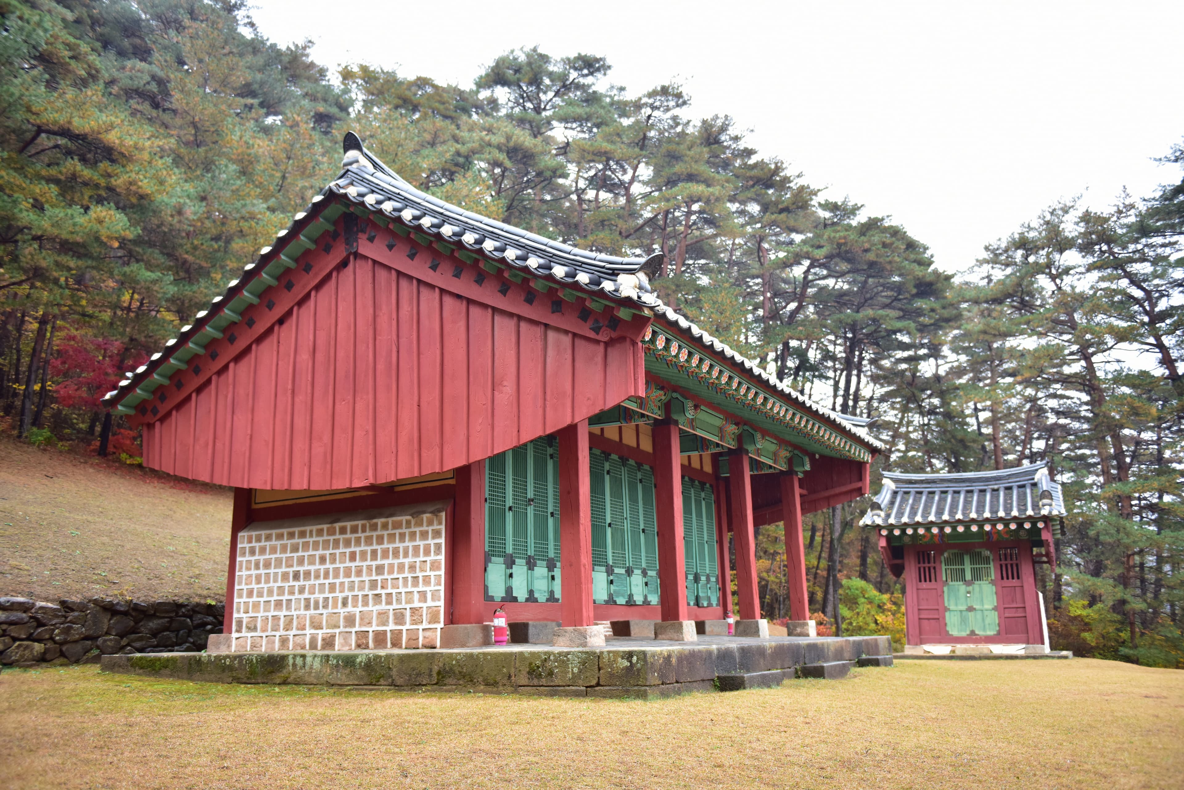 삼척 준경묘·영경묘 — 영경묘 재각 전경 (촬영년도 : 2015년)