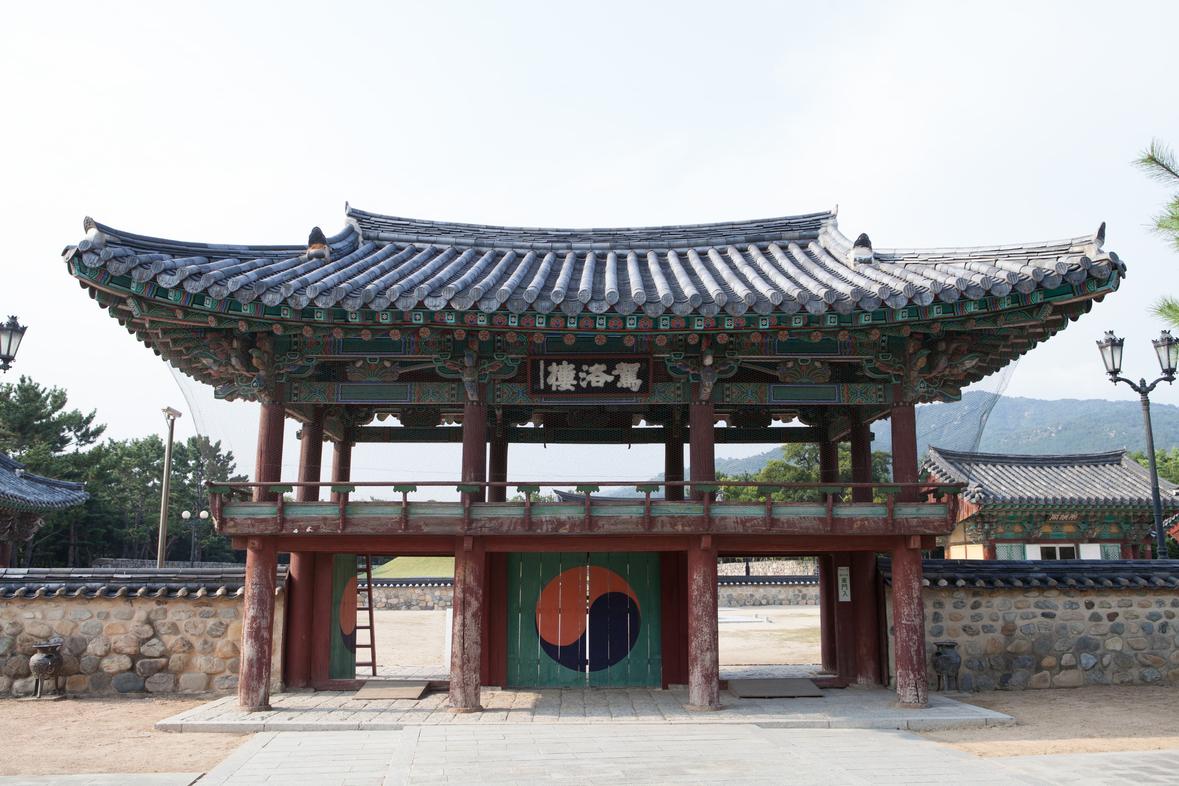 김해 수로왕릉 — 김해 수로왕릉_가락루 (촬영년도 : 2015년)