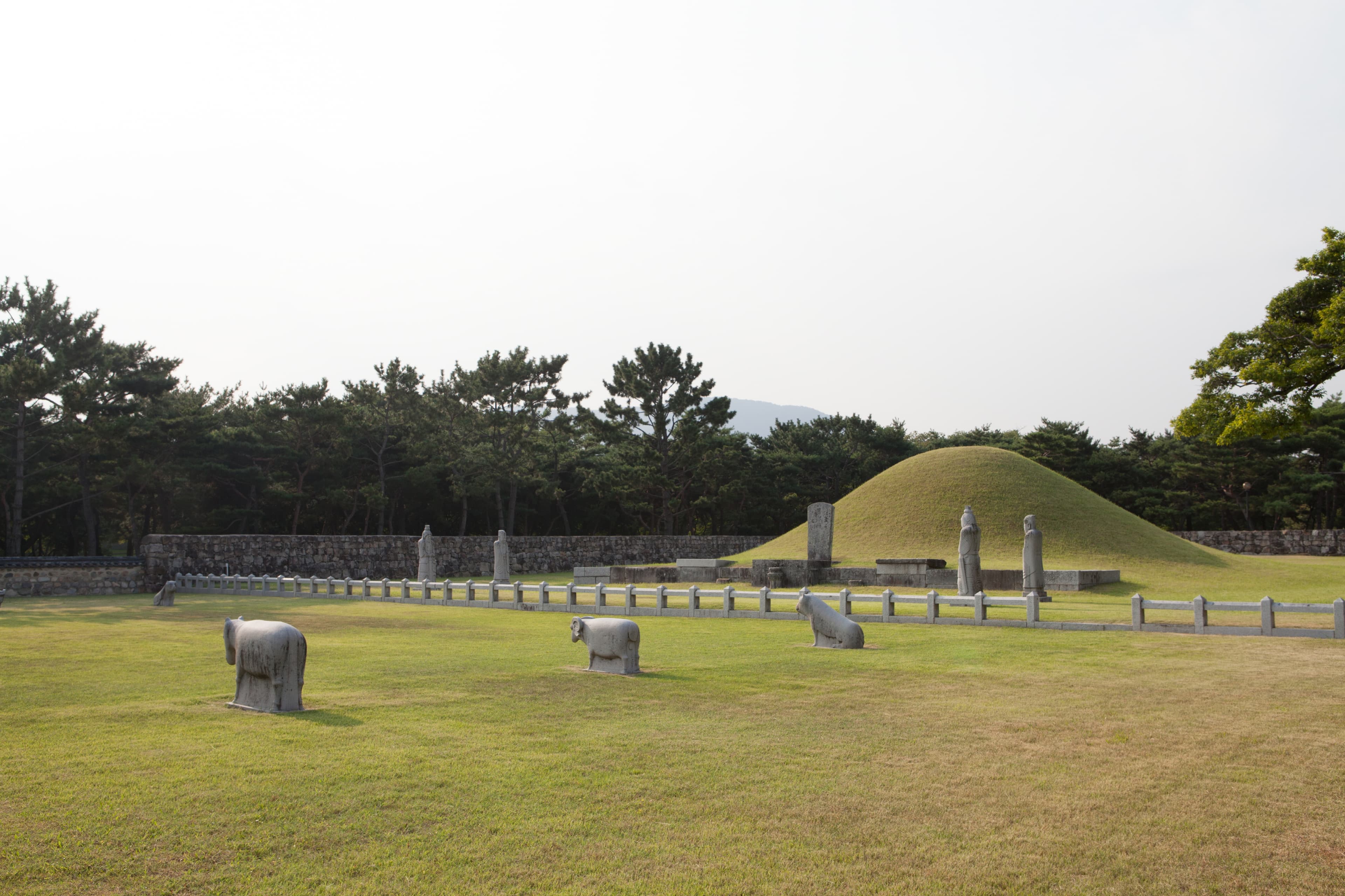 김해 수로왕릉 — 김해 수로왕릉_납릉 전경 (촬영년도 : 2015년)
