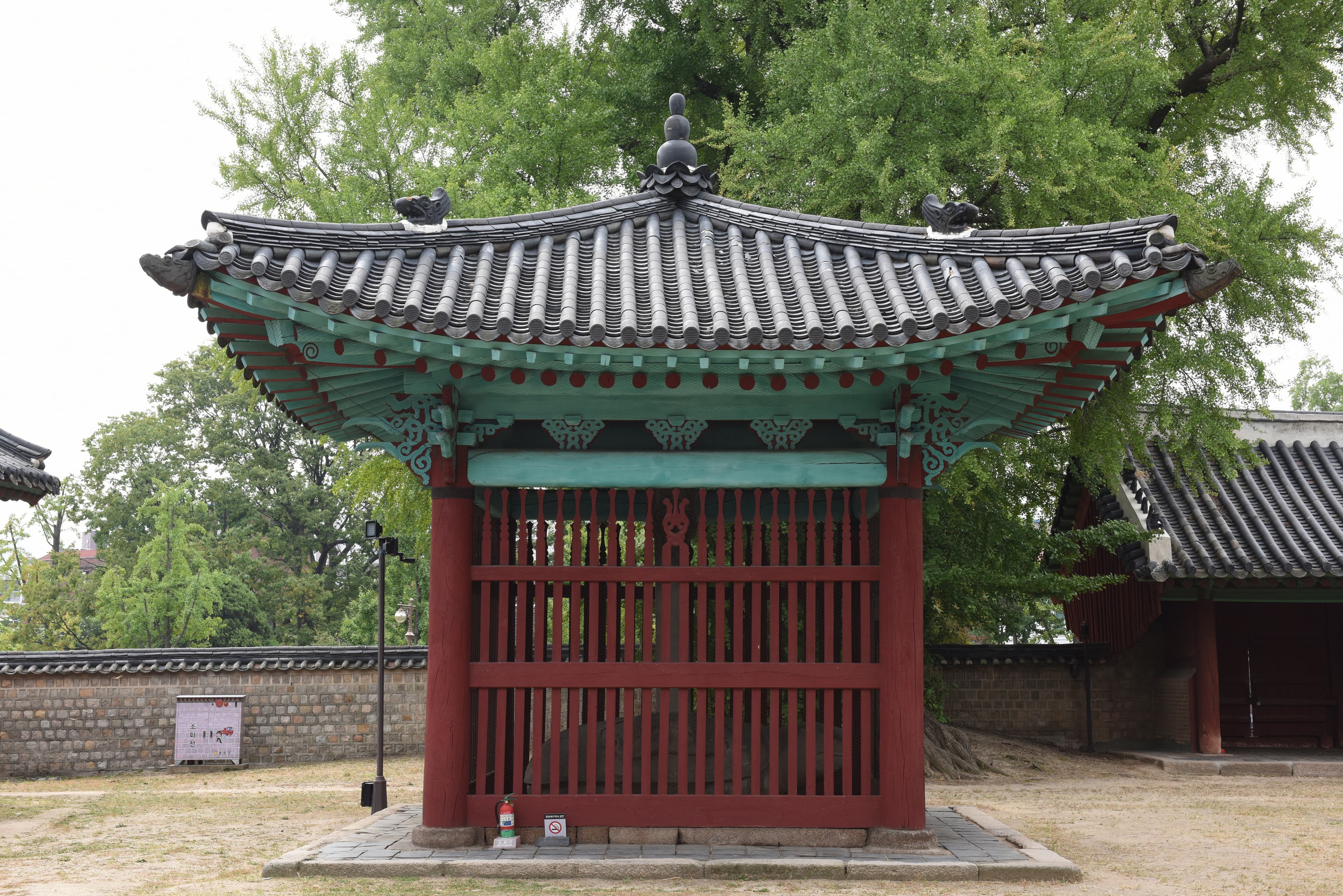 서울 문묘와 성균관 — 서울 문묘와 성균관_묘정비각 (촬영년도 : 2015년)