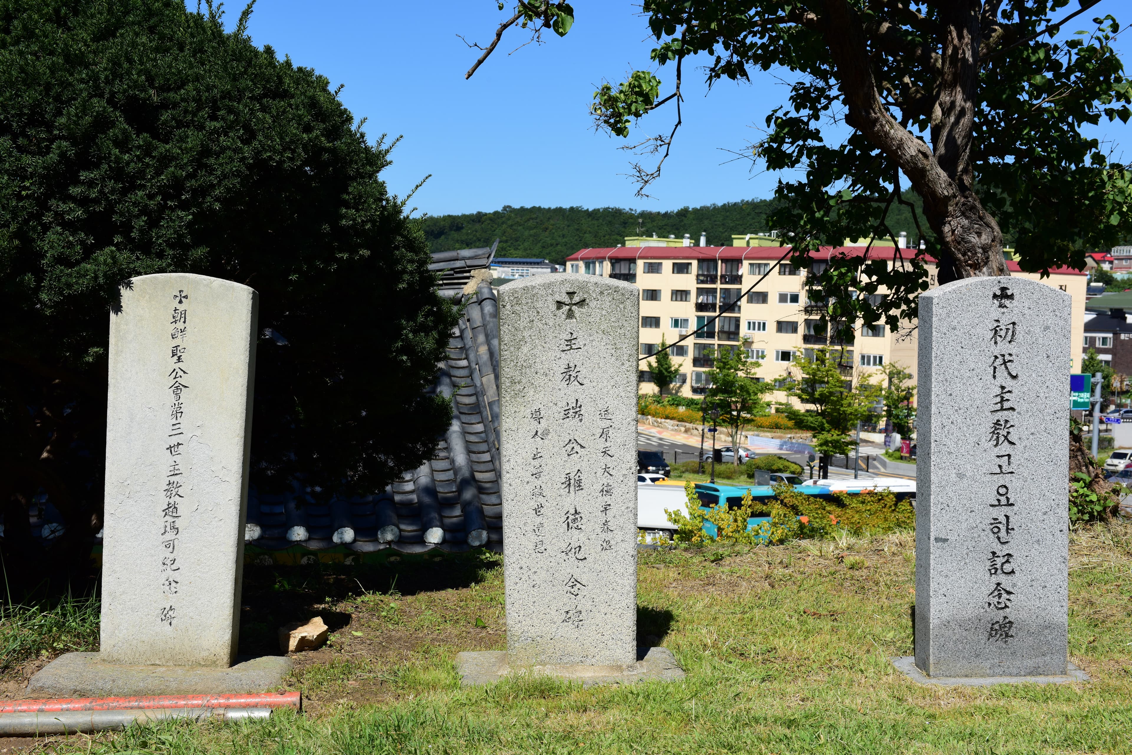 대한성공회 강화성당 — 대한성공회 강화성당_고요한주교비 (촬영년도 : 2015년)
