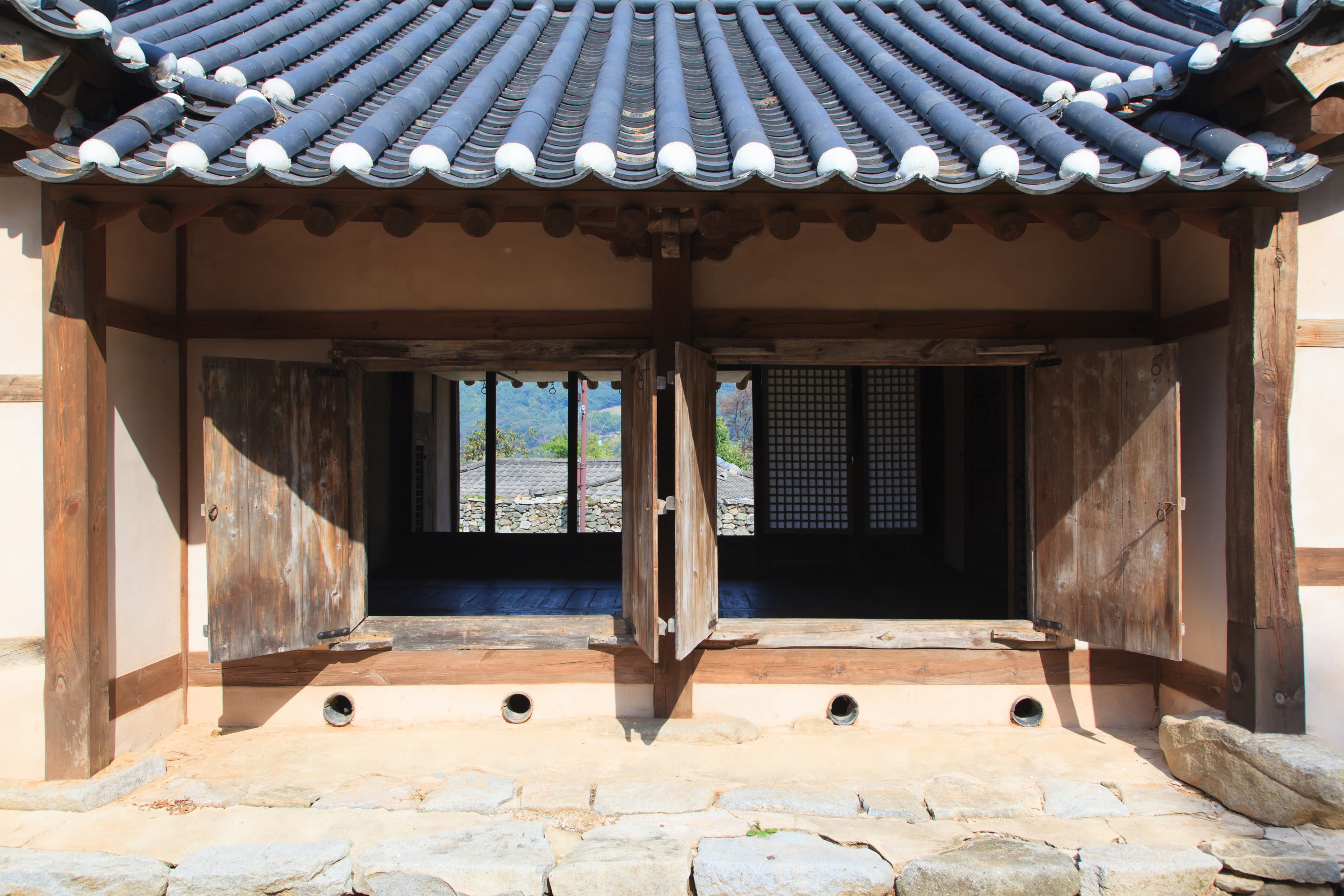 아산 맹씨 행단 — 아산 맹씨 행단_배면 (촬영년도 : 2015년)