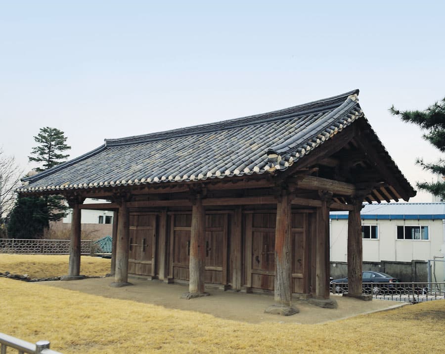 강릉 임영관 삼문 — 강릉 임영관 삼문
