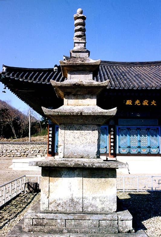 장흥 보림사 남·북 삼층석탑 및 석등 — 장흥 보림사 삼층석탑(서탑)