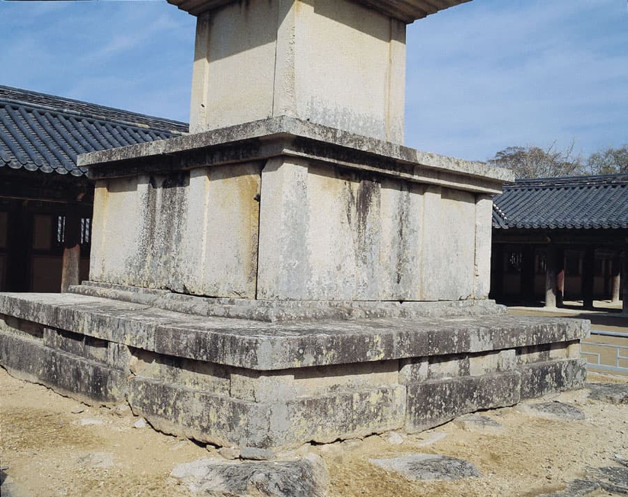 경주 불국사 삼층석탑 — 불국사 삼층석탑 기단부