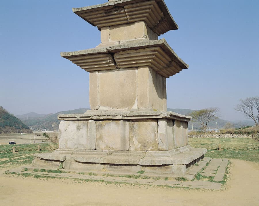 경주 감은사지 동·서 삼층석탑 — 경주 감은사지 동ㆍ서 삼층석탑 기단부