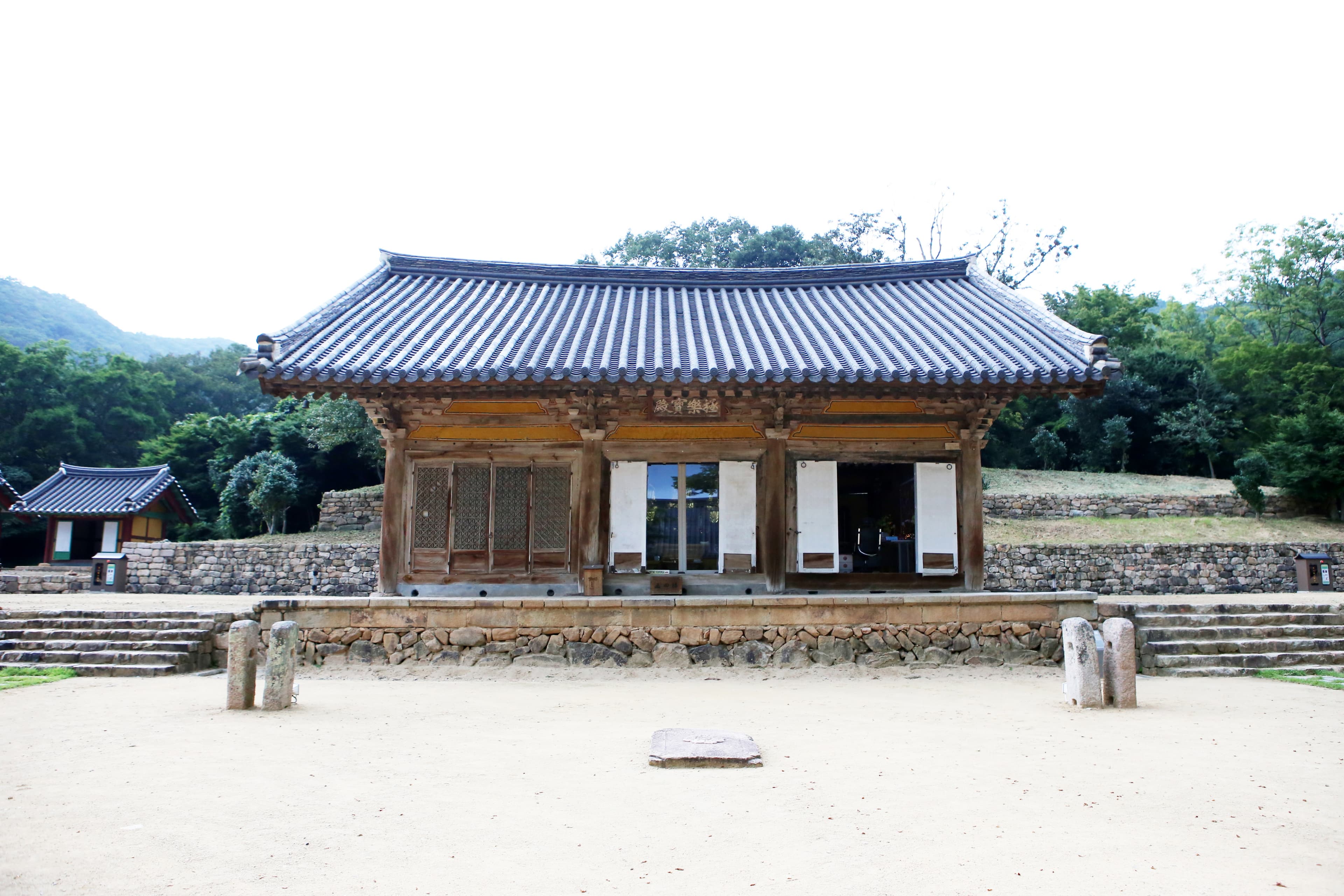 강진 무위사 극락전 아미타여래삼존벽화 — 강진 무위사 극락전 아미타여래삼존벽화_극락보전 전경 (촬영년도 : 2015년)
