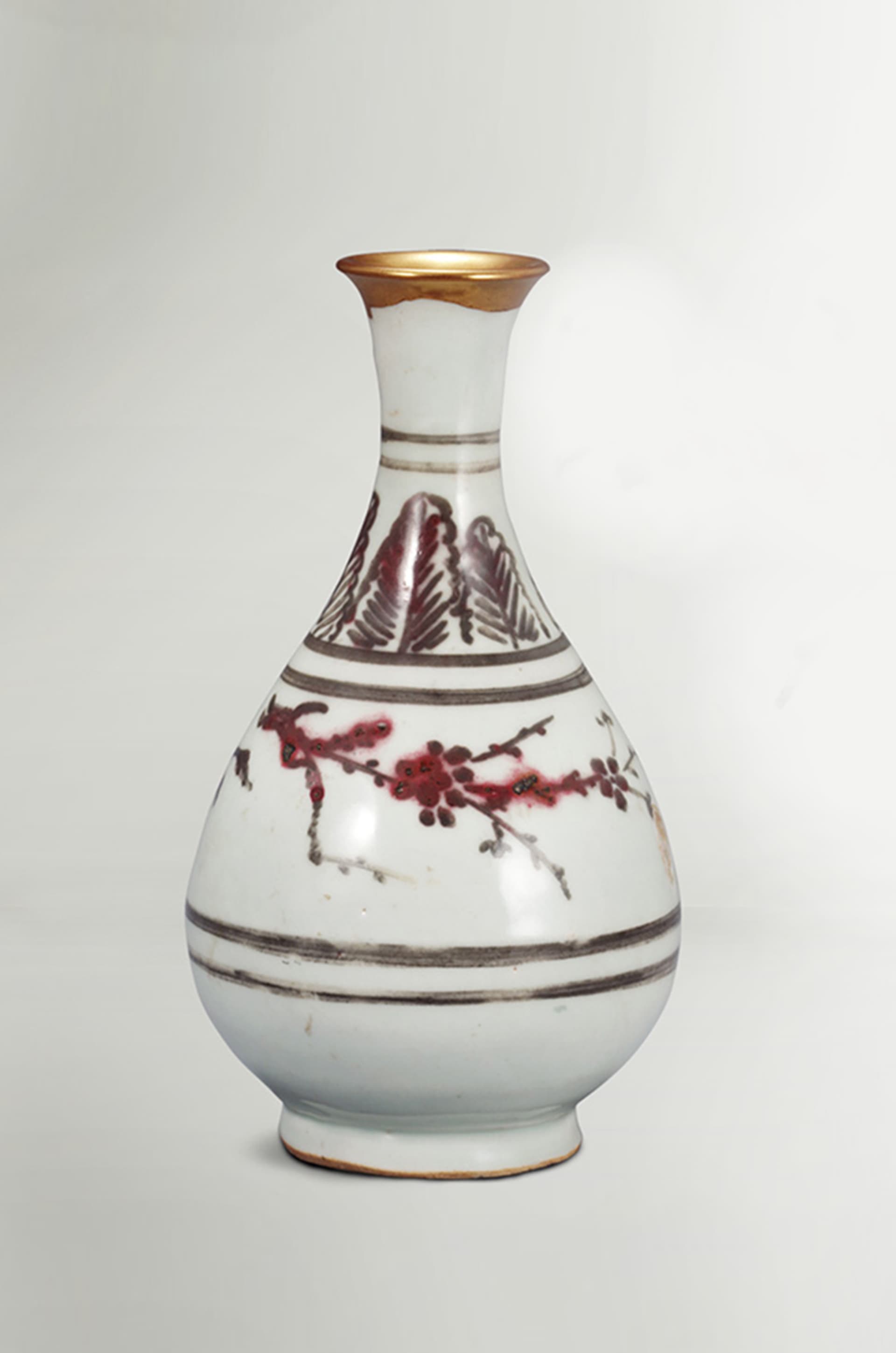 백자 동화매국문 병 — 국보 백자 동화매국문병(2014년 국보 동산 앱사진)