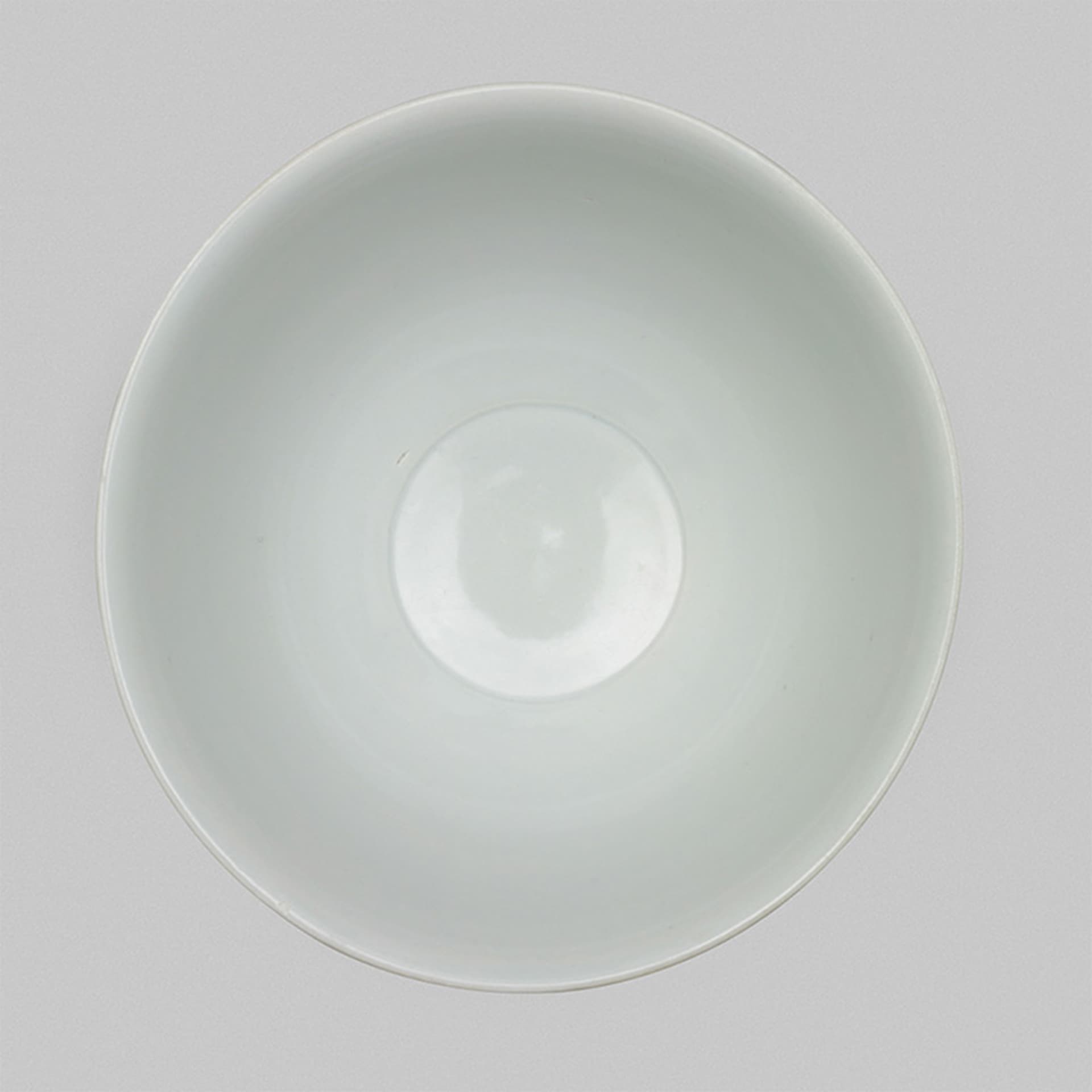 백자 ‘천’ ‘지’ ‘현’ ‘황‘명 발 — 국보 백자 천지현황명발(2014년 국보 동산 앱사진)