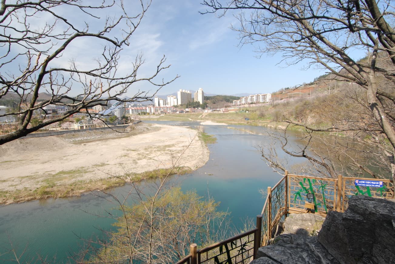 삼척 죽서루와 오십천 — 삼척 죽서루와 오십천(촬영:문화재청)