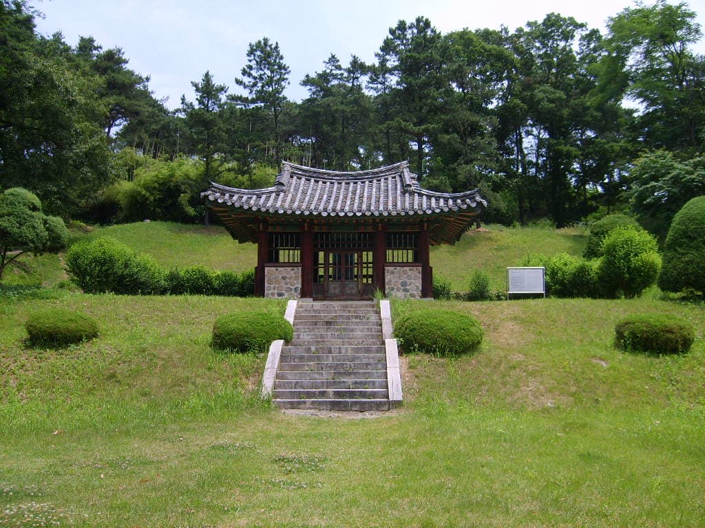 충주 탄금대 — 신립장군 순절비 및 비각