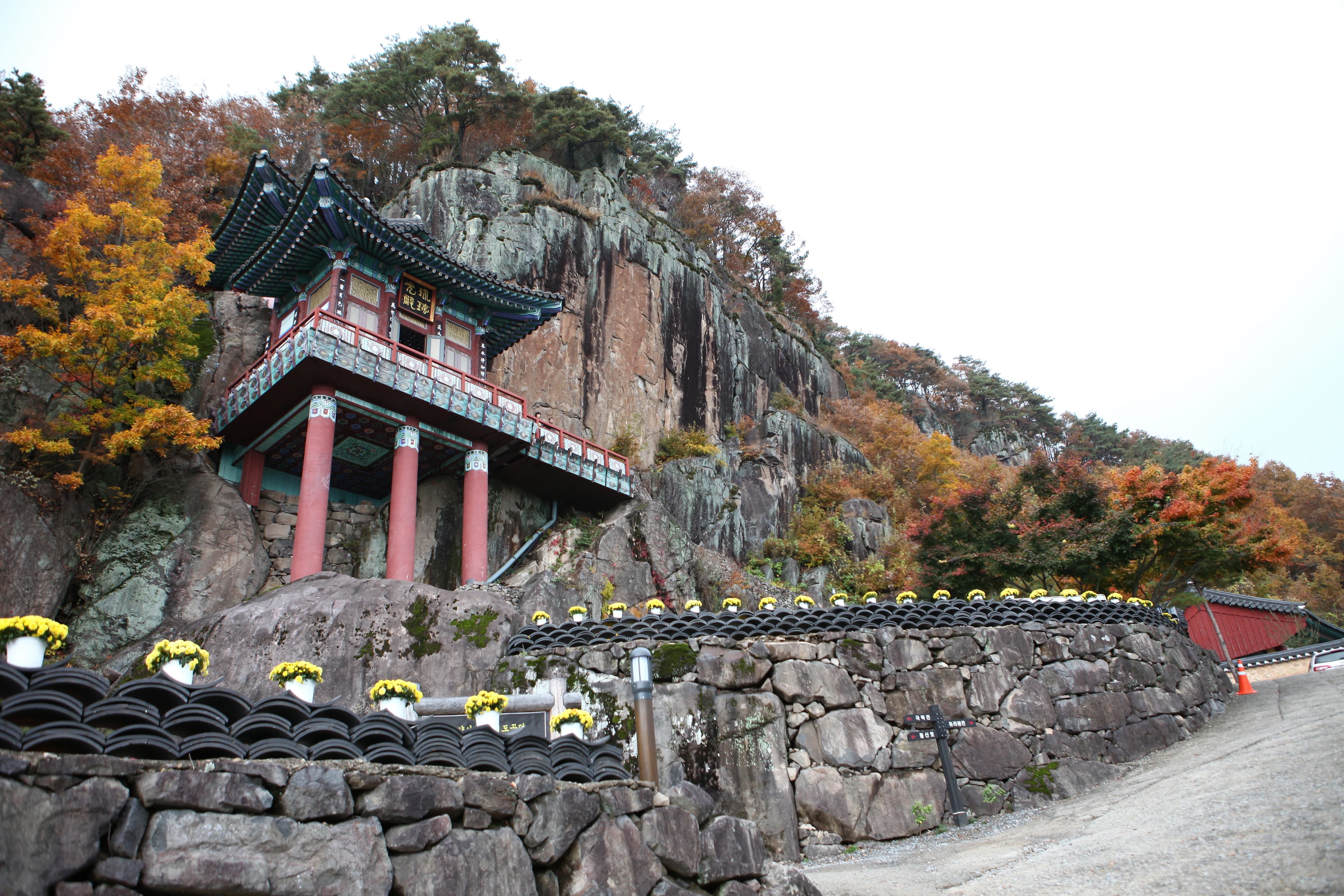 구례 오산 사성암 일원 — 구례 오산 사성암 일원_마당에서 본 유리광전 (촬영년도 : 2015년)