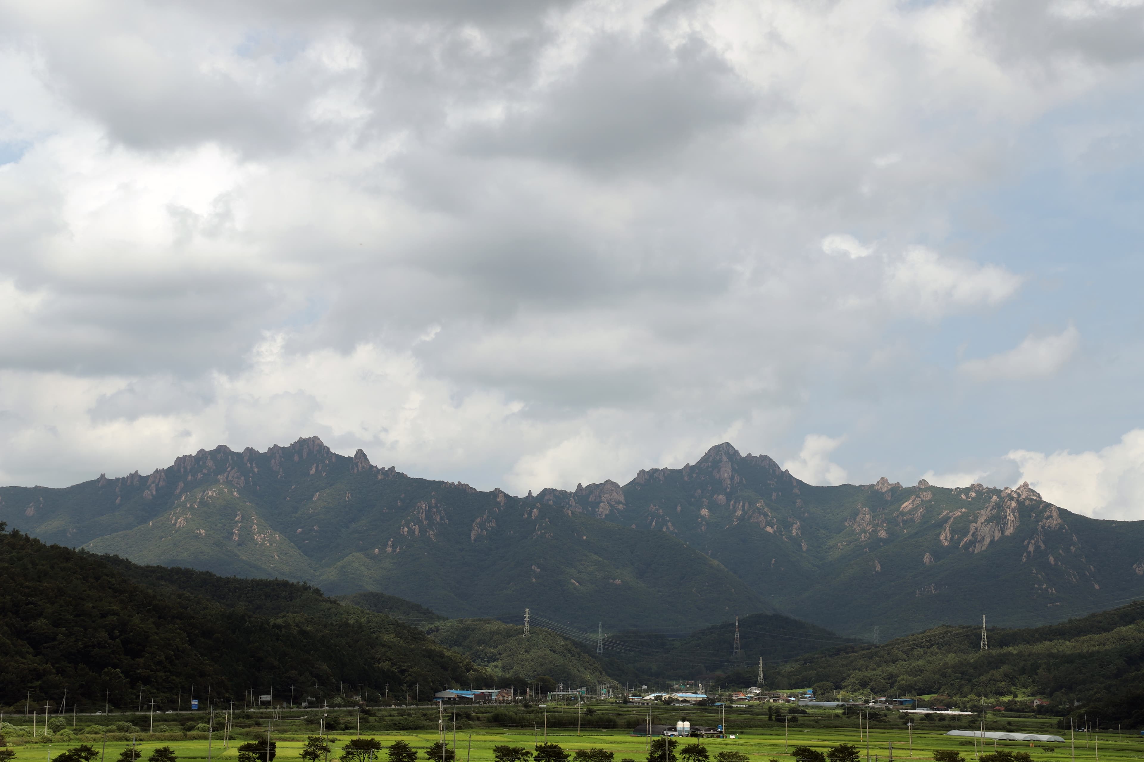 삼남대로 누릿재 — 삼남대로 누릿재에서 바라본 월출산