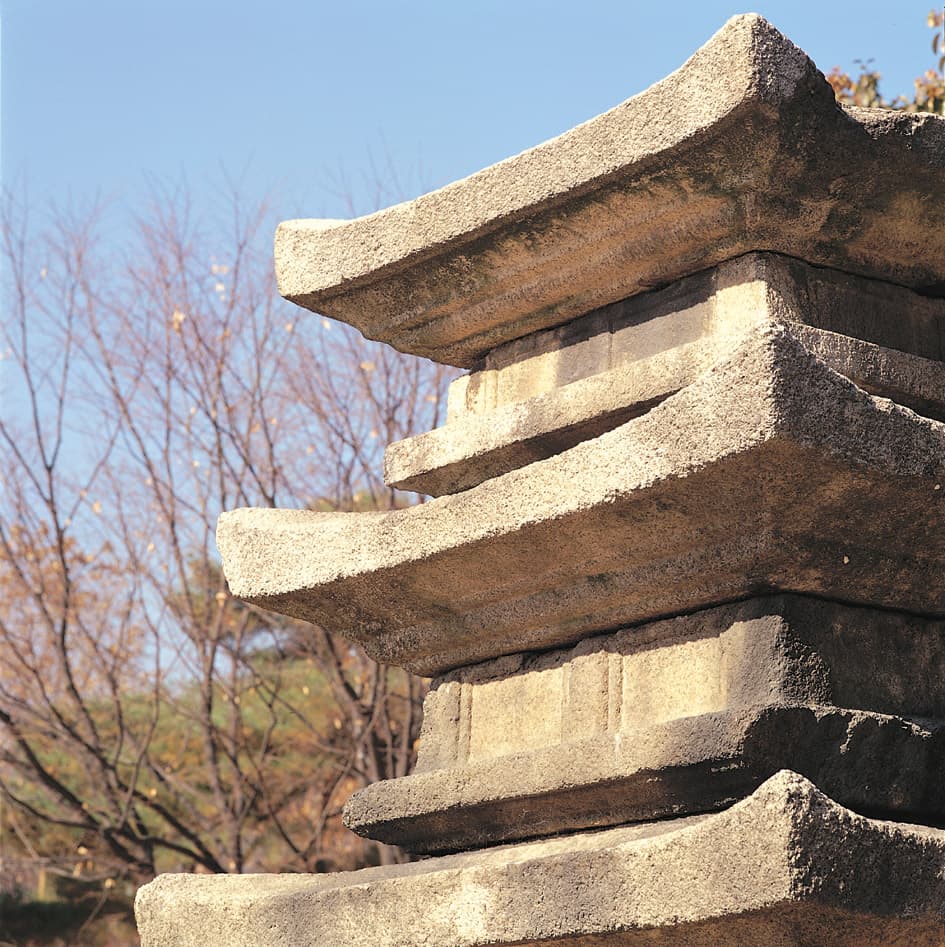 서울 홍제동 오층석탑 — 탑신과 옥개석 세부