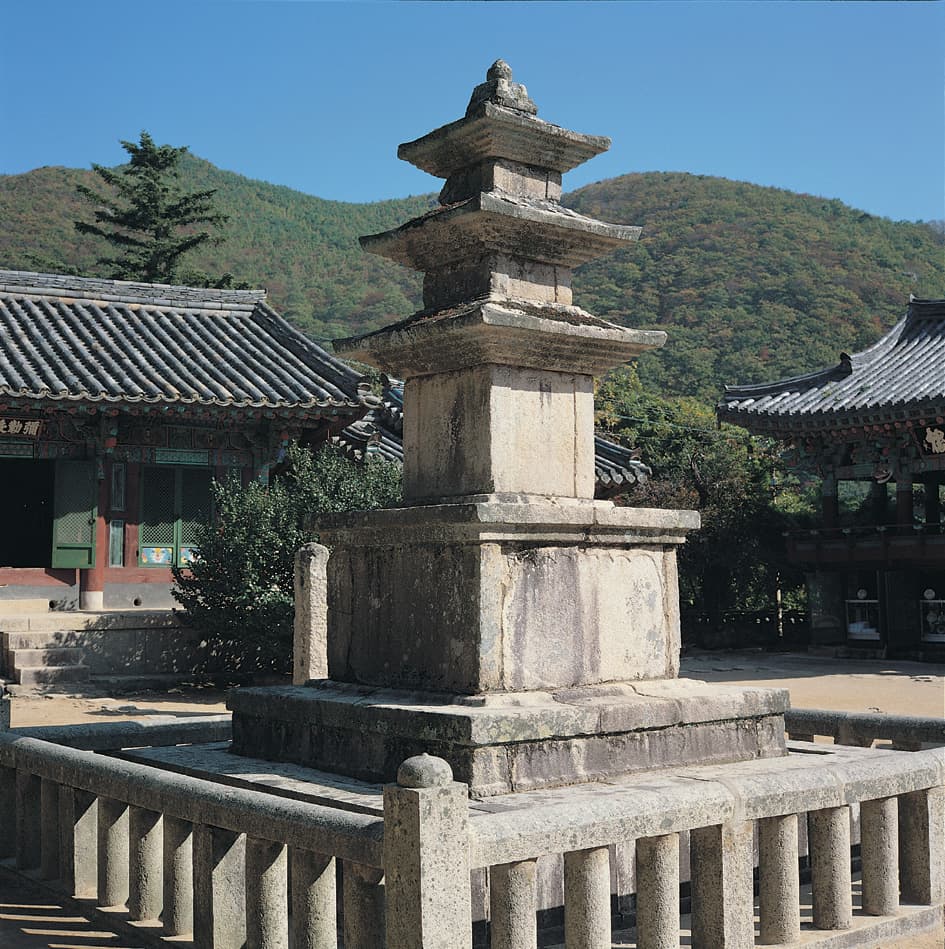 부산 범어사 삼층석탑 — 부산 범어사 삼층석탑