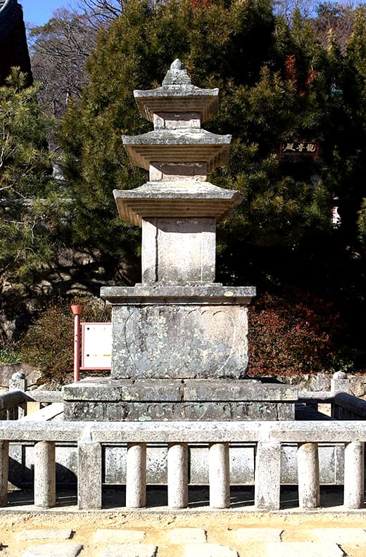 부산 범어사 삼층석탑 — 부산 범어사 삼층석탑