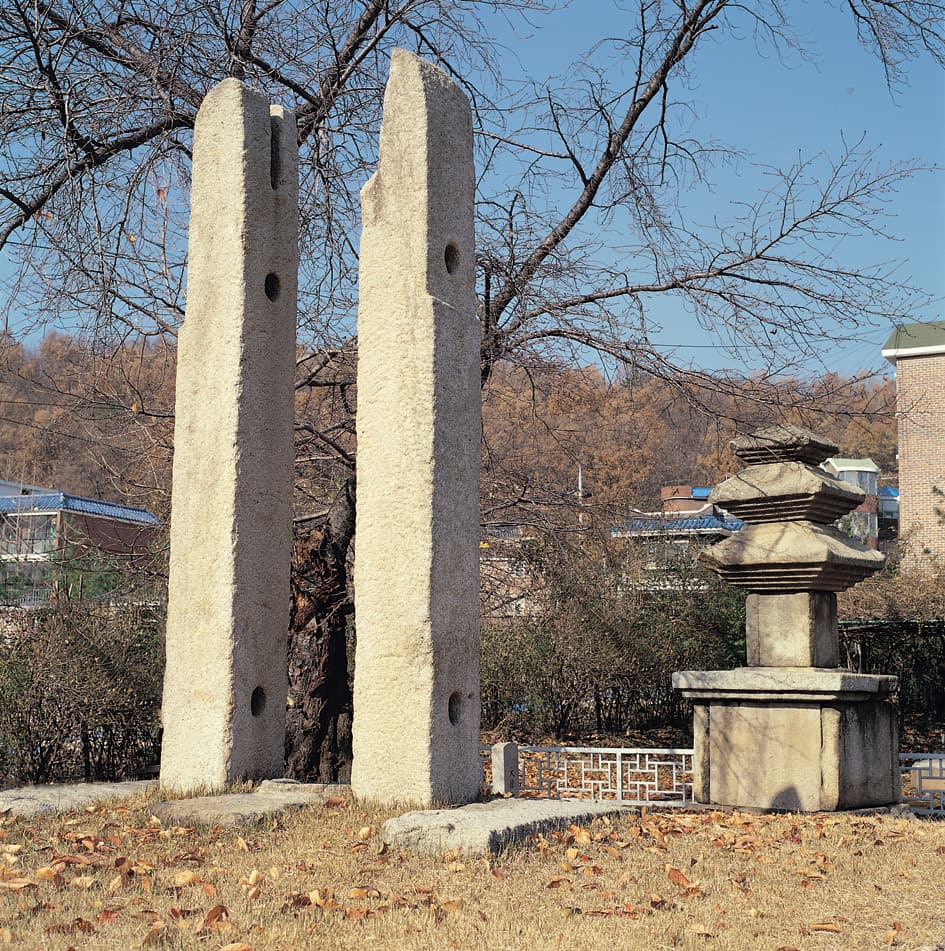 안양 중초사지 당간지주 — 안양 중초사지 당간지주