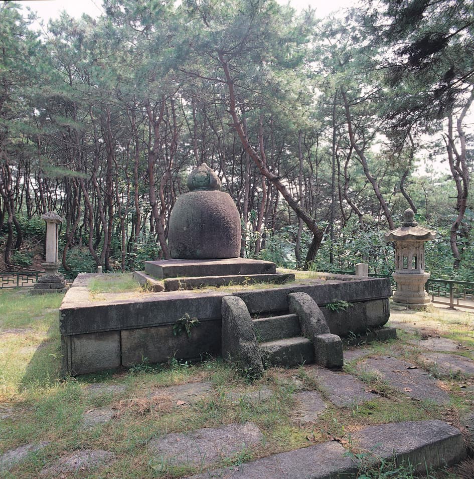 여주 신륵사 보제존자석종 — 승탑 전역(탑비-승탑-석등)