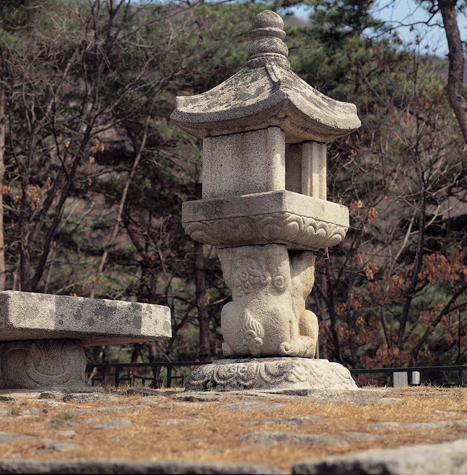 양주 회암사지 무학대사탑 앞 쌍사자 석등 — 양주 회암사지 무학대사탑 앞 쌍사자 석등 전경