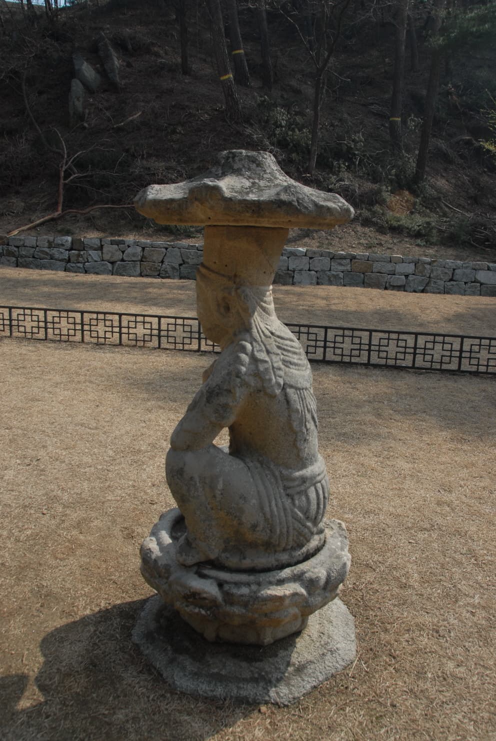 강릉 신복사지 석조보살좌상 — 강릉 신복사지 석조보살좌상(촬영:문화재청)