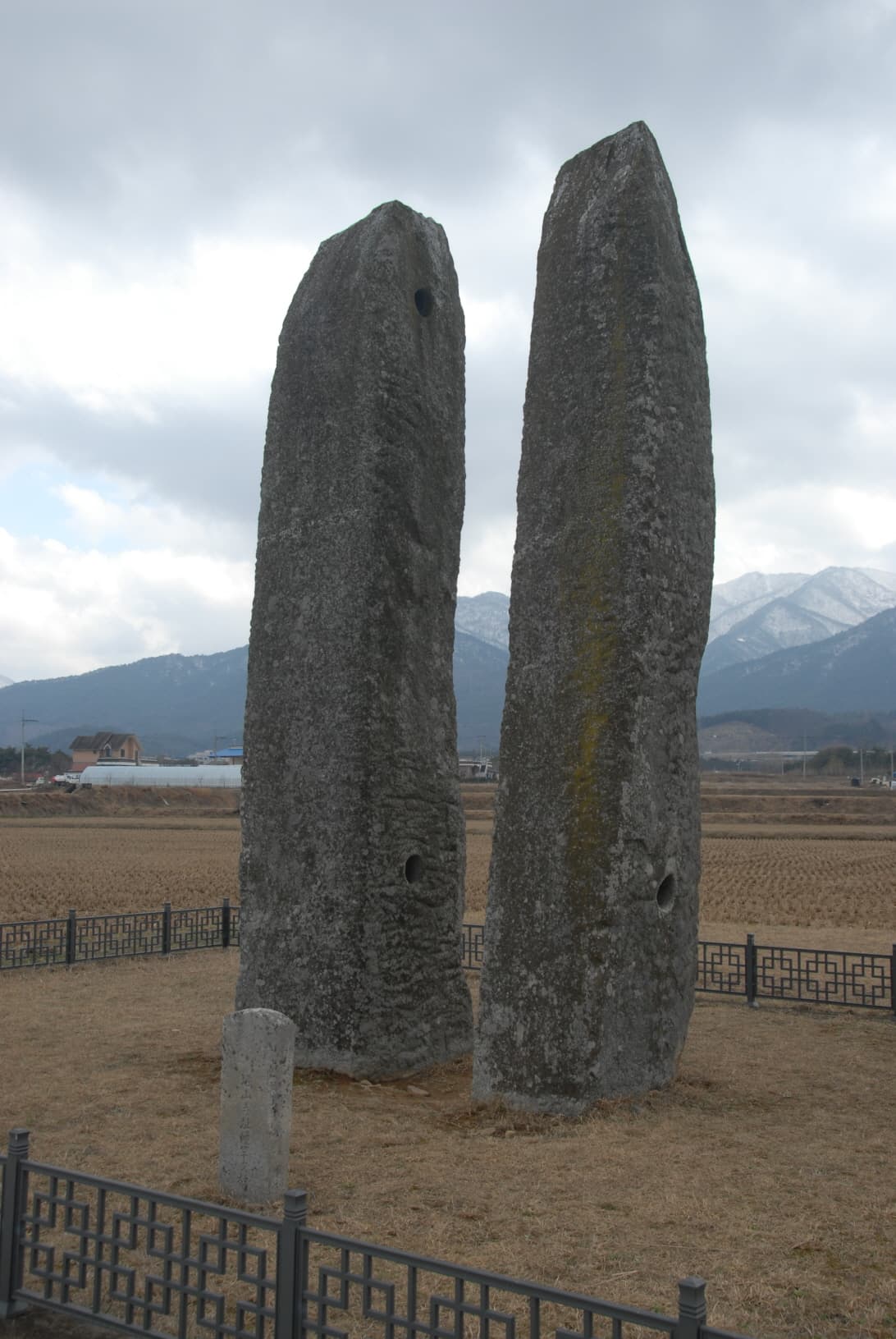 강릉 굴산사지 당간지주 — 강릉 굴산사지 당간지주(촬영:문화재청)