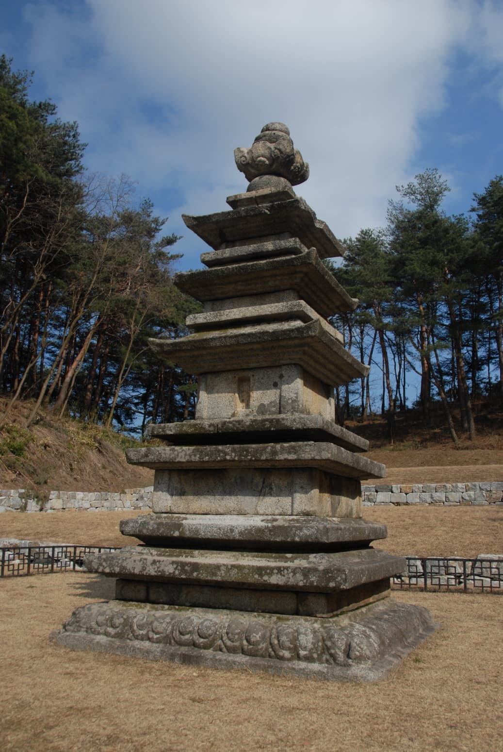 강릉 신복사지 삼층석탑 — 강릉 신복사지 삼층석탑(촬영:문화재청)