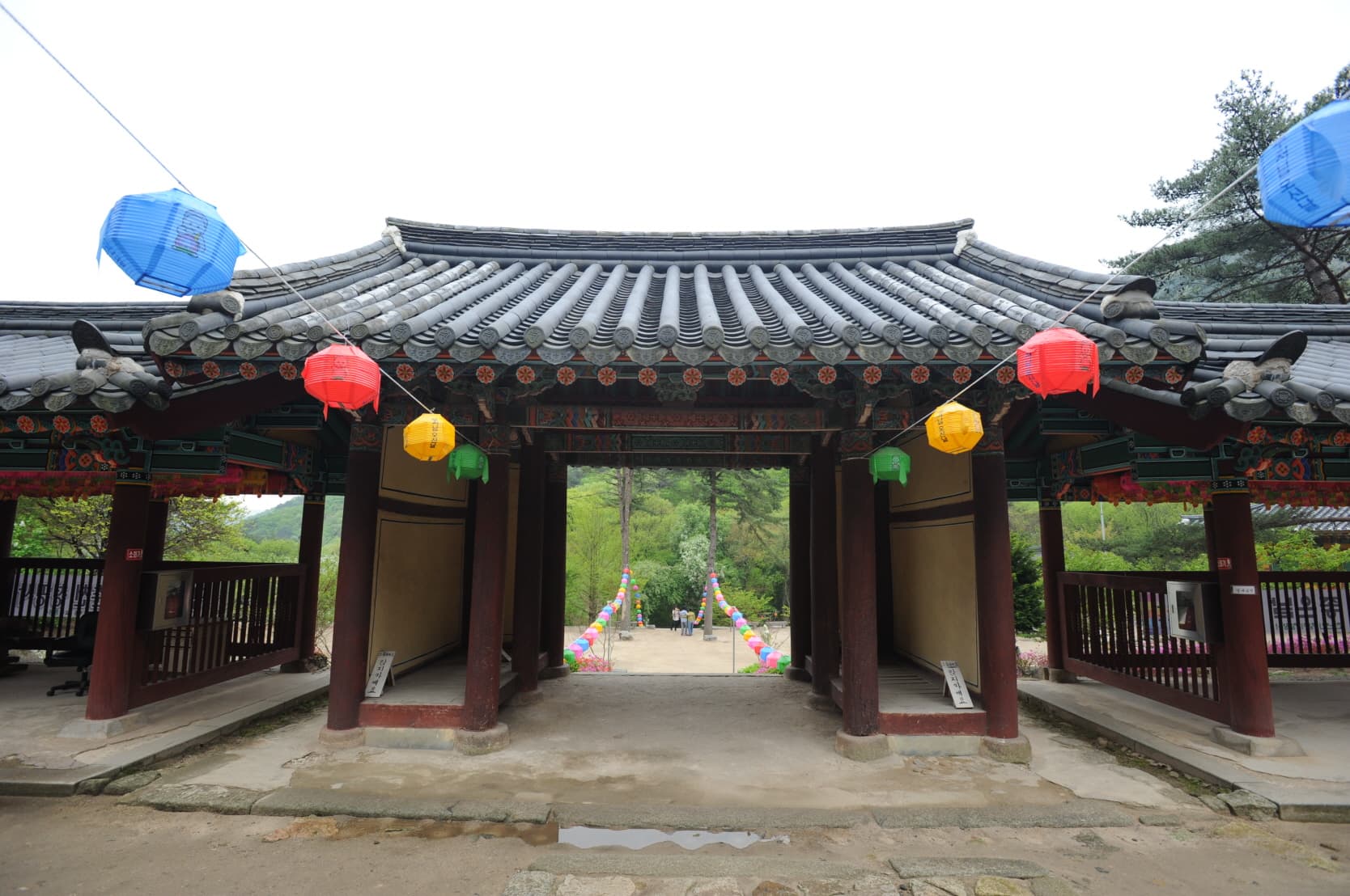 춘천 청평사 회전문 — 춘천 청평사 회전문 (촬영:문화재청)