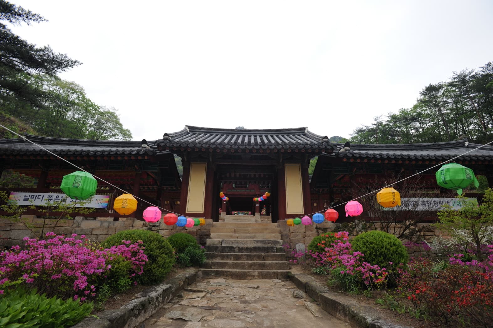 춘천 청평사 회전문 — 춘천 청평사 회전문 (촬영:문화재청)