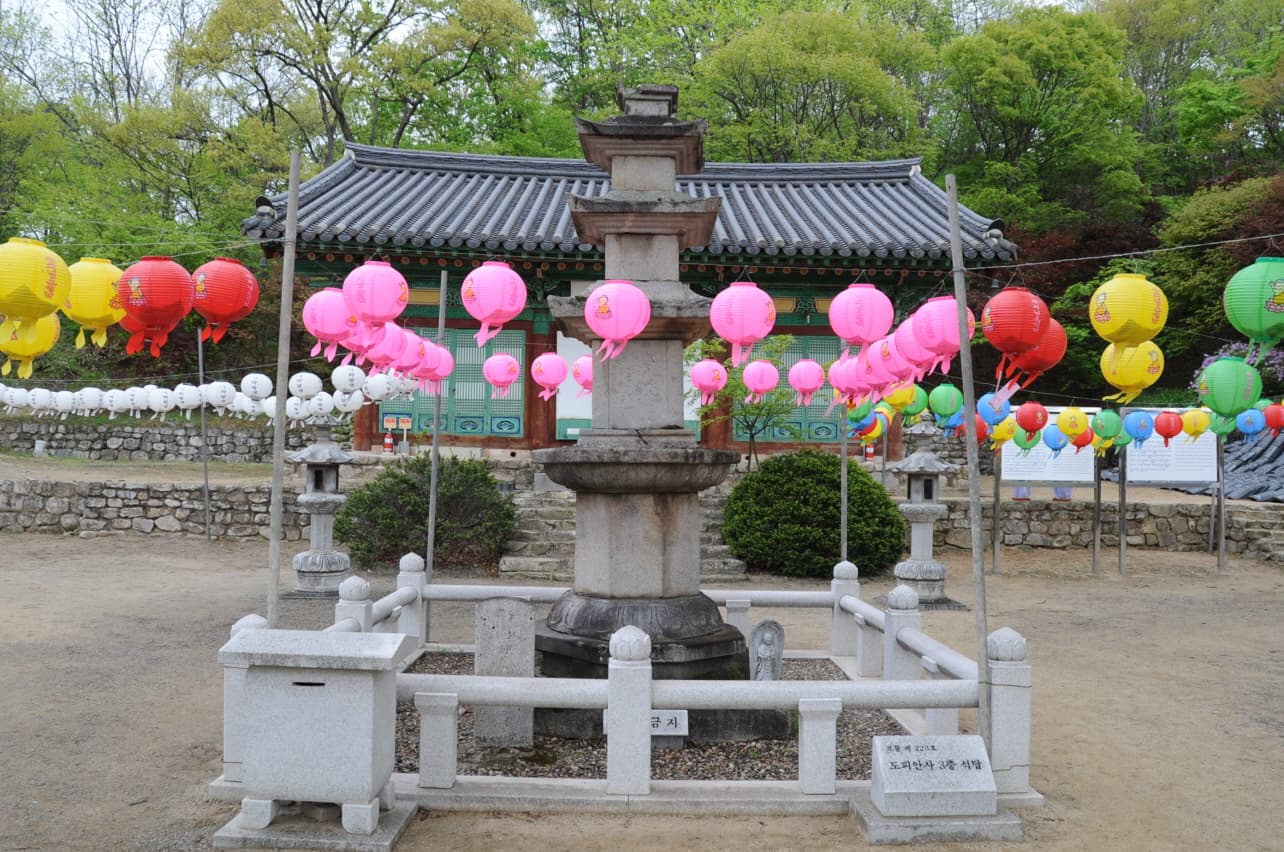 철원 도피안사 삼층석탑 — 철원 도피안사 삼층석탑 (촬영:문화재청)